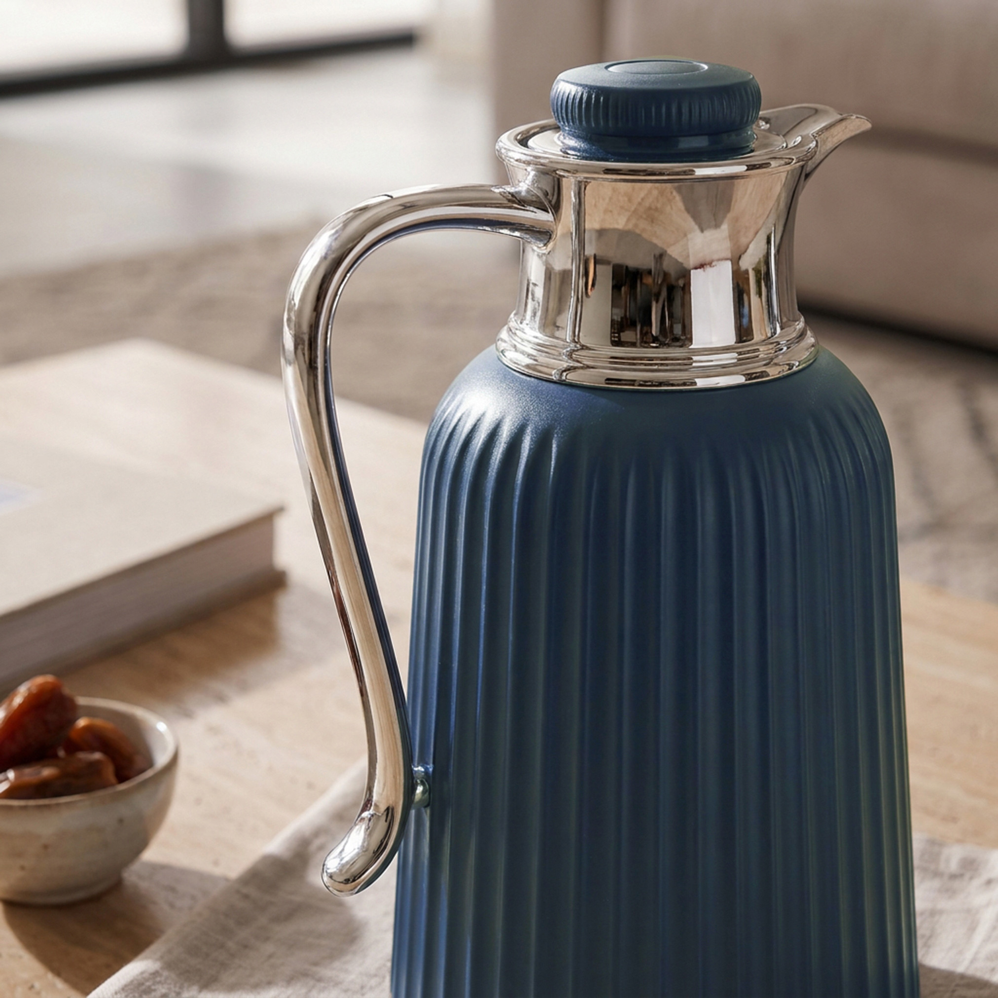 Nehma Vacuum Flask - 1L-household-dining-drinkserveware-jugsdecantersandcarafes-image-2