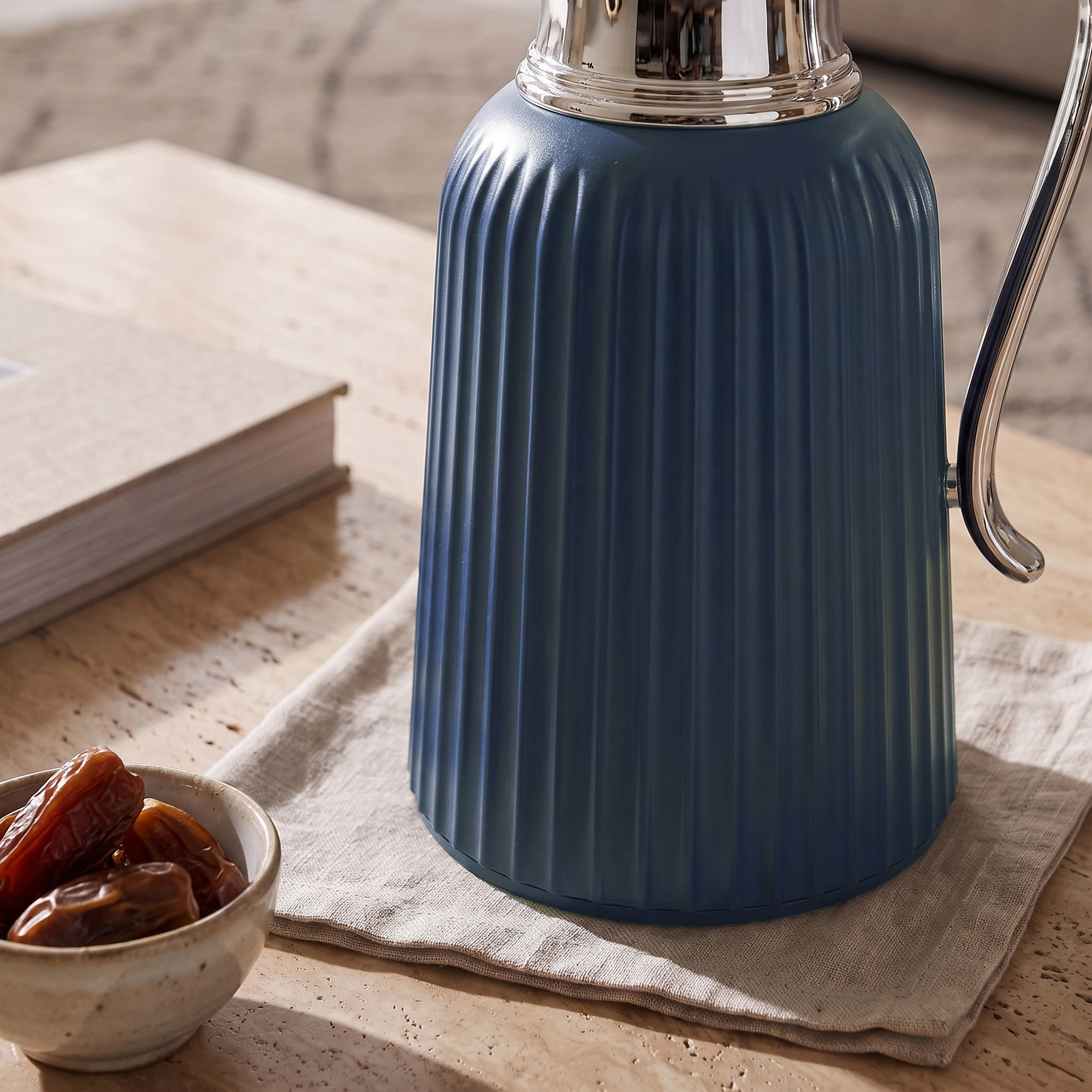 Nehma Vacuum Flask - 1L-household-dining-drinkserveware-jugsdecantersandcarafes-image-3