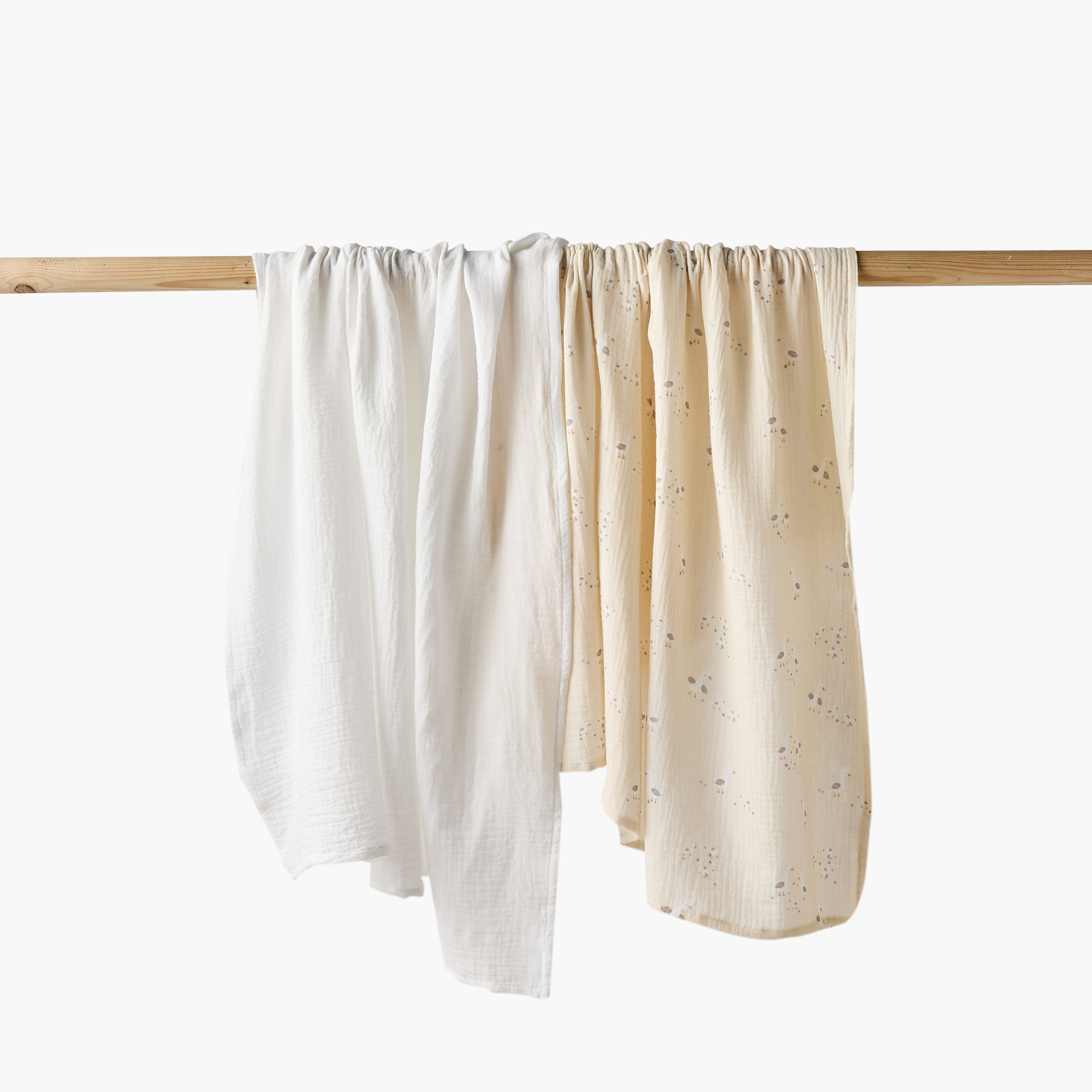 طقم قماط موسلين قطعتين من جيجلز-baby-nursery-blanketsandswaddles-swaddlesandsleepingbags-image-1