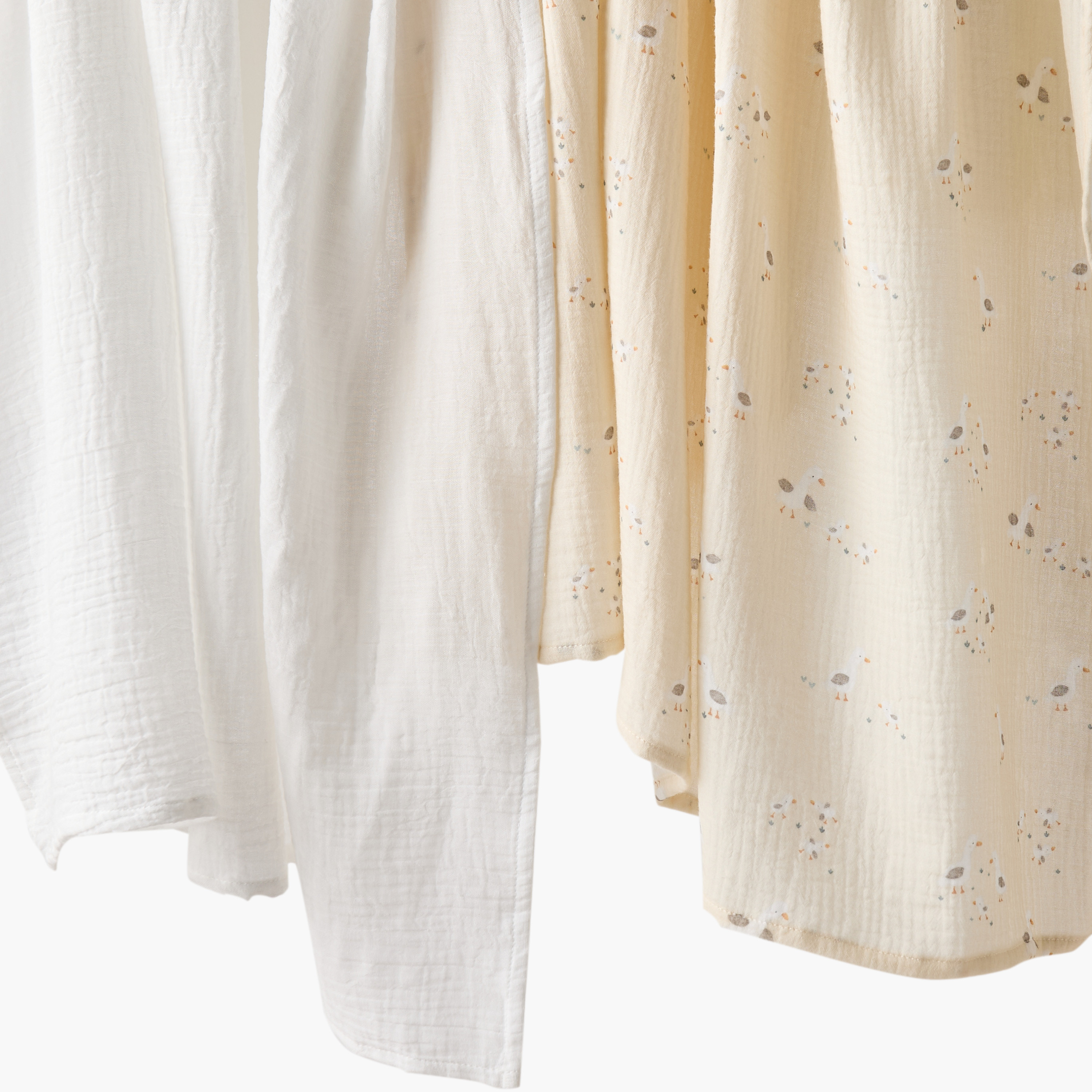 طقم قماط موسلين قطعتين من جيجلز-baby-nursery-blanketsandswaddles-swaddlesandsleepingbags-image-4