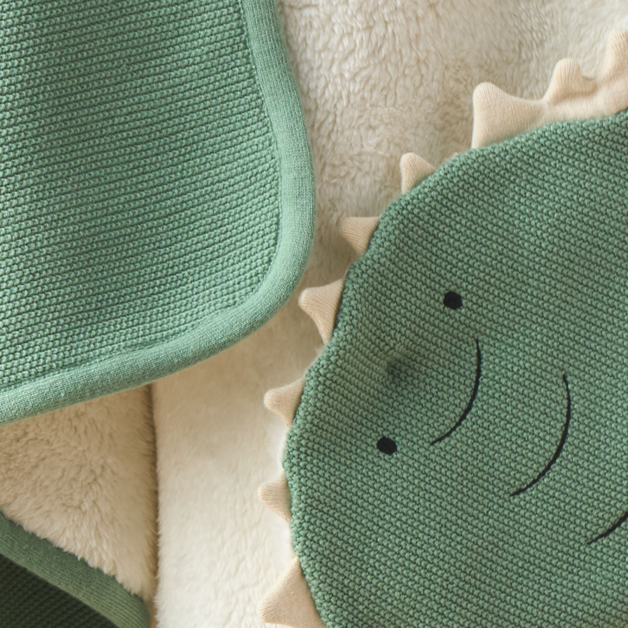 Textured Giraffe Applique Receiving Blanket - 80x80 cm-baby-nursery-blanketsandswaddles-blanketsandquilts-image-4