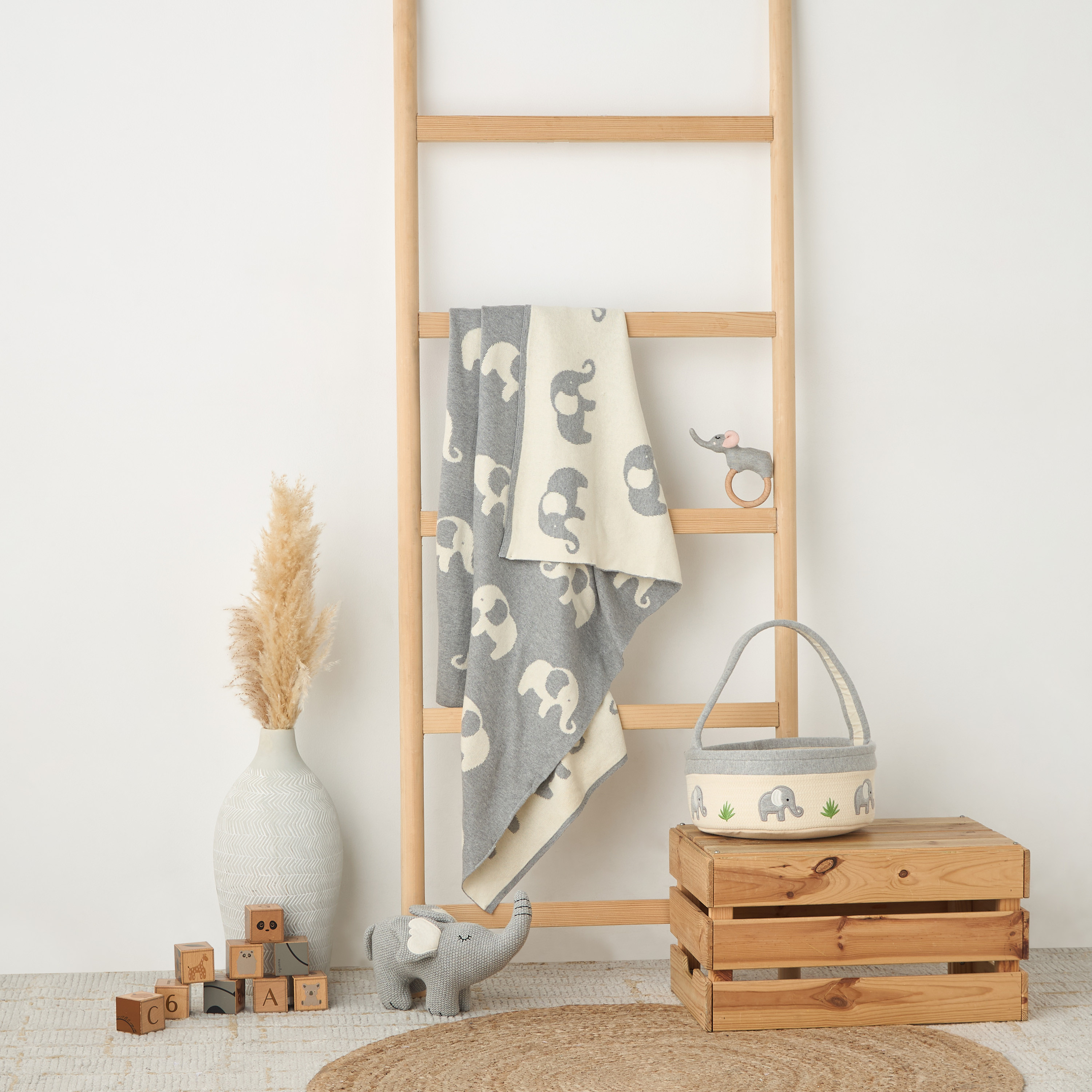 طقم هدايا بطانية لحديثي الولادة بتصميم فيل من 4 قطع - 80x100 سم-baby-nursery-blanketsandswaddles-receivingblankets-image-8