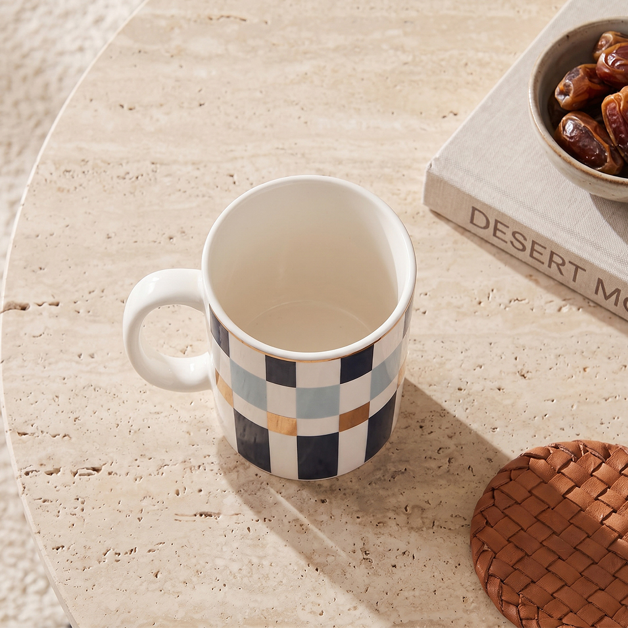 مج من الخزف الصيني بطبعات مربعات ومقبض من جيا كومو - 360 مل-household-dining-teaandcoffee-mugsandcups-image-2