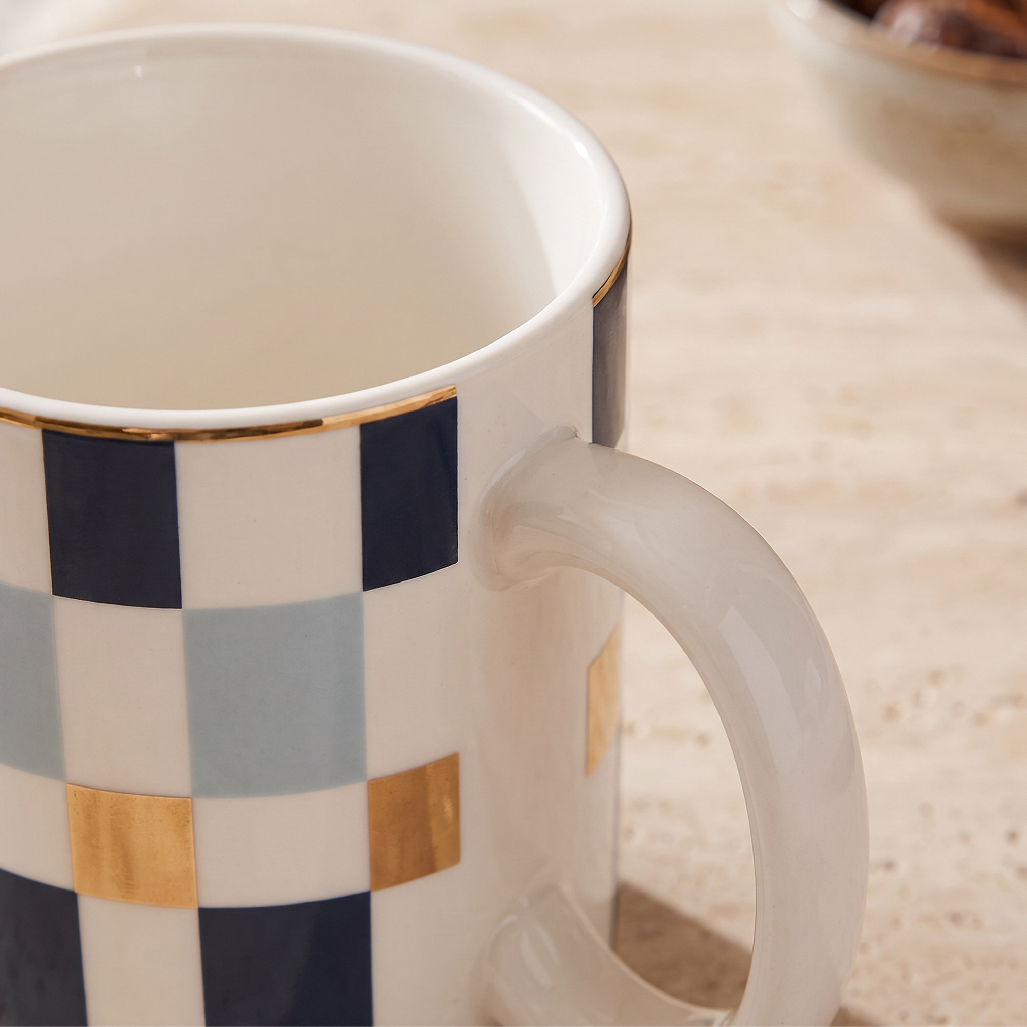 مج من الخزف الصيني بطبعات مربعات ومقبض من جيا كومو - 360 مل-household-dining-teaandcoffee-mugsandcups-image-3