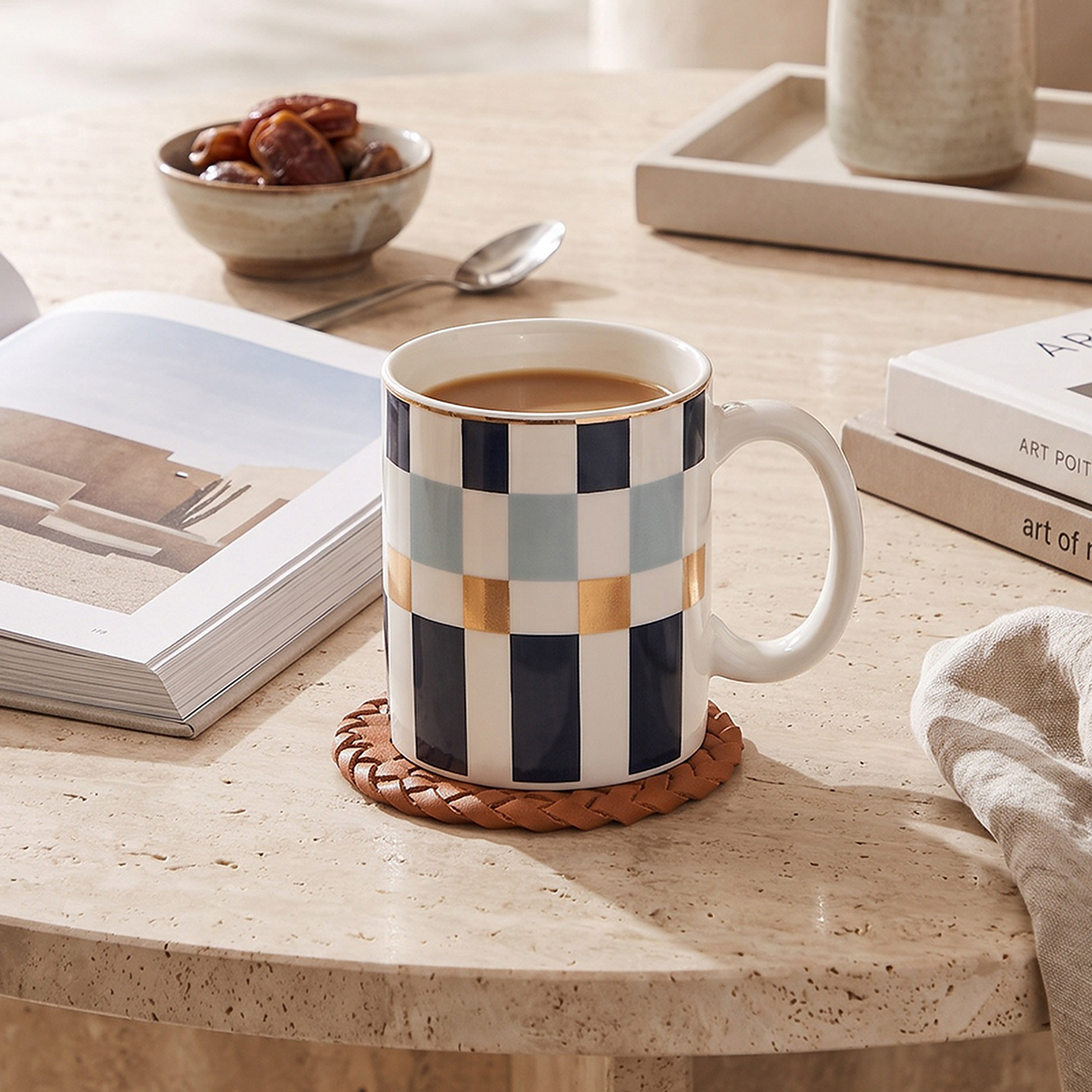 مج من الخزف الصيني بطبعات مربعات ومقبض من جيا كومو - 360 مل-household-dining-teaandcoffee-mugsandcups-image-4