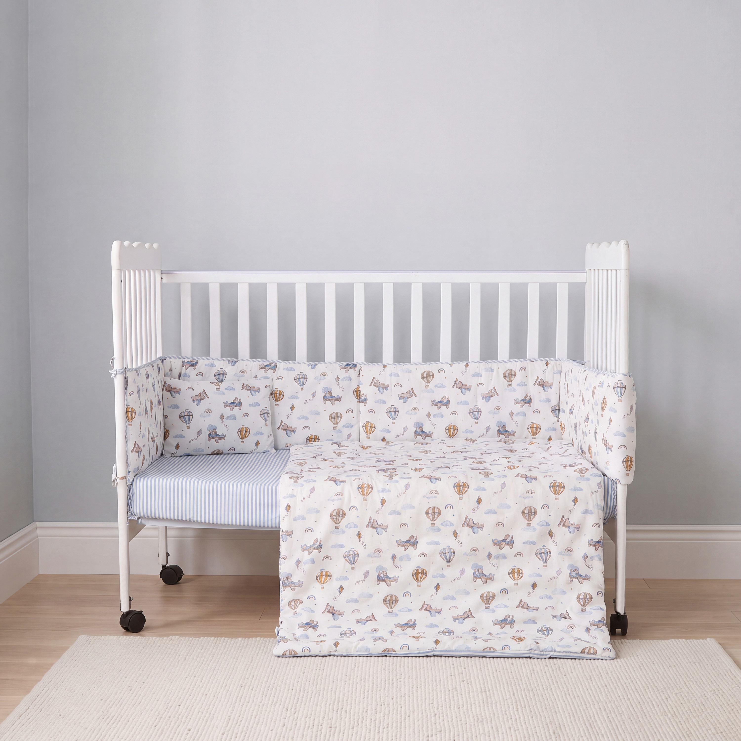 طقم لحلف قطن 4 قطع بطبعات طائرات من جونيورز - 90×130 سم-baby-nursery-babybedding-image-2