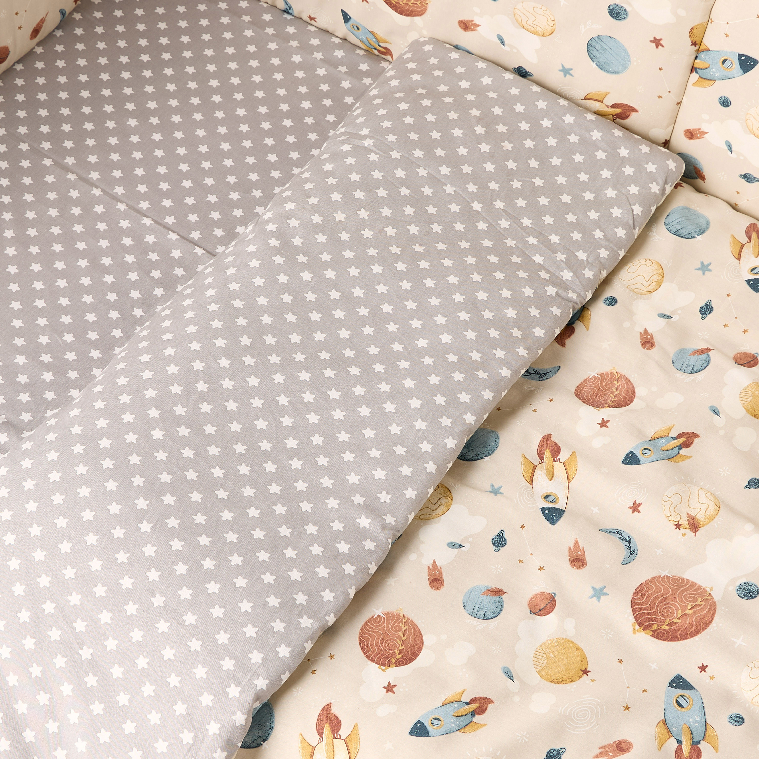 طقم لحلف قطن 4 قطع بطبعات طائرات من جونيورز - 90×130 سم-baby-nursery-babybedding-image-7