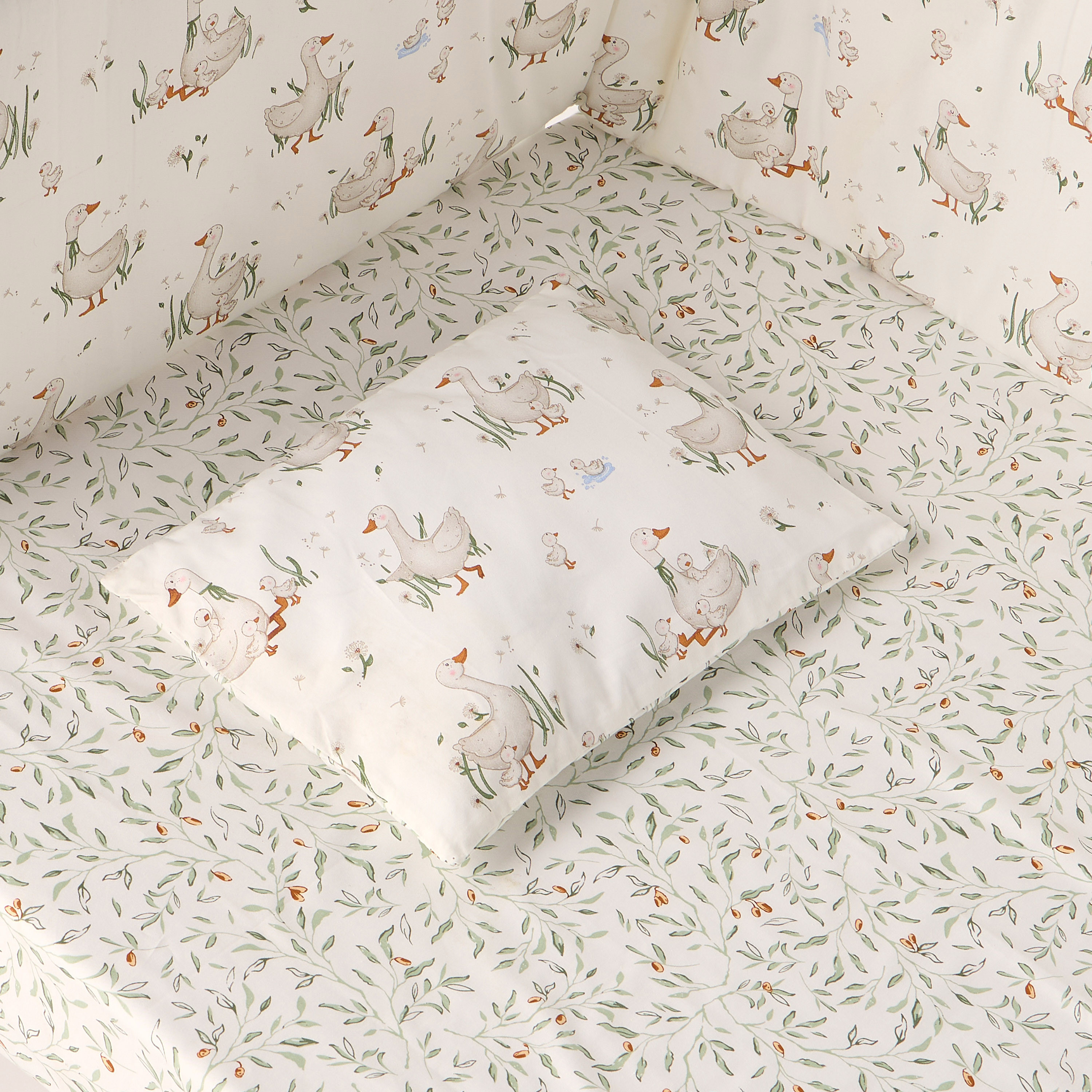 Juniors Aeroplane Print 4-Piece Cotton Comforter Set - 90x130 cm-baby-nursery-babybedding-image-6
