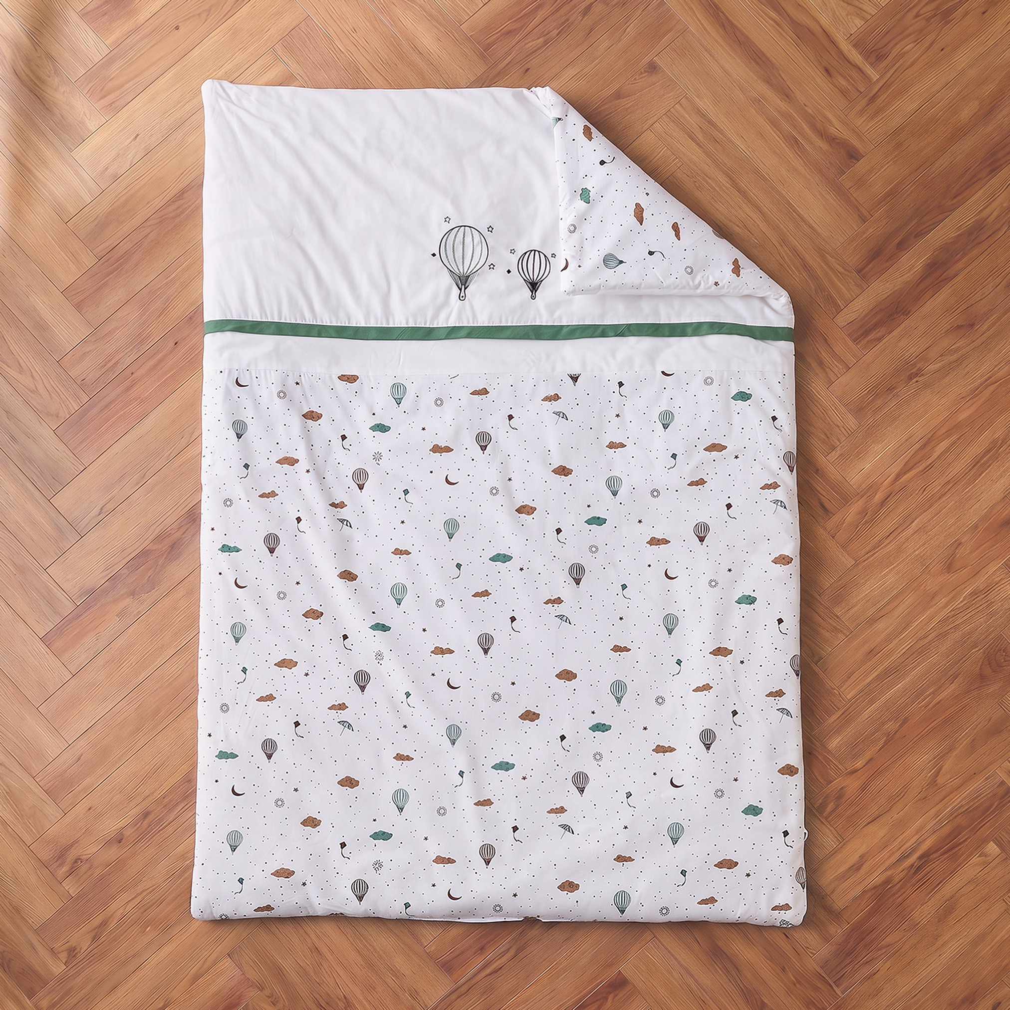 طقم مفروشات سرير قطن من 4 قطع بطبعات بالونات الهواء الساخن من جونيورز-baby-nursery-babybedding-image-6