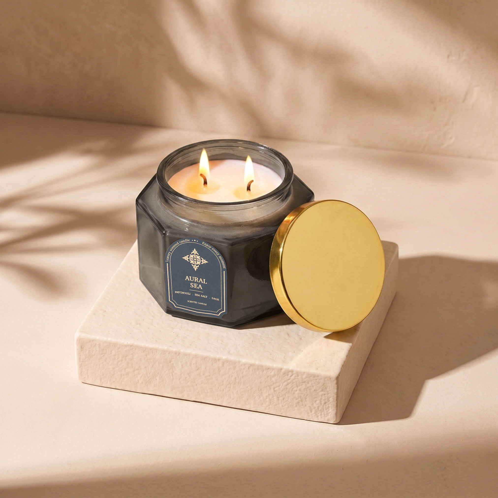 شمعة عطرية ببرطمان أورال سي من لوكس إسينس - 260 جم-household-homefragrance-candles-image-1