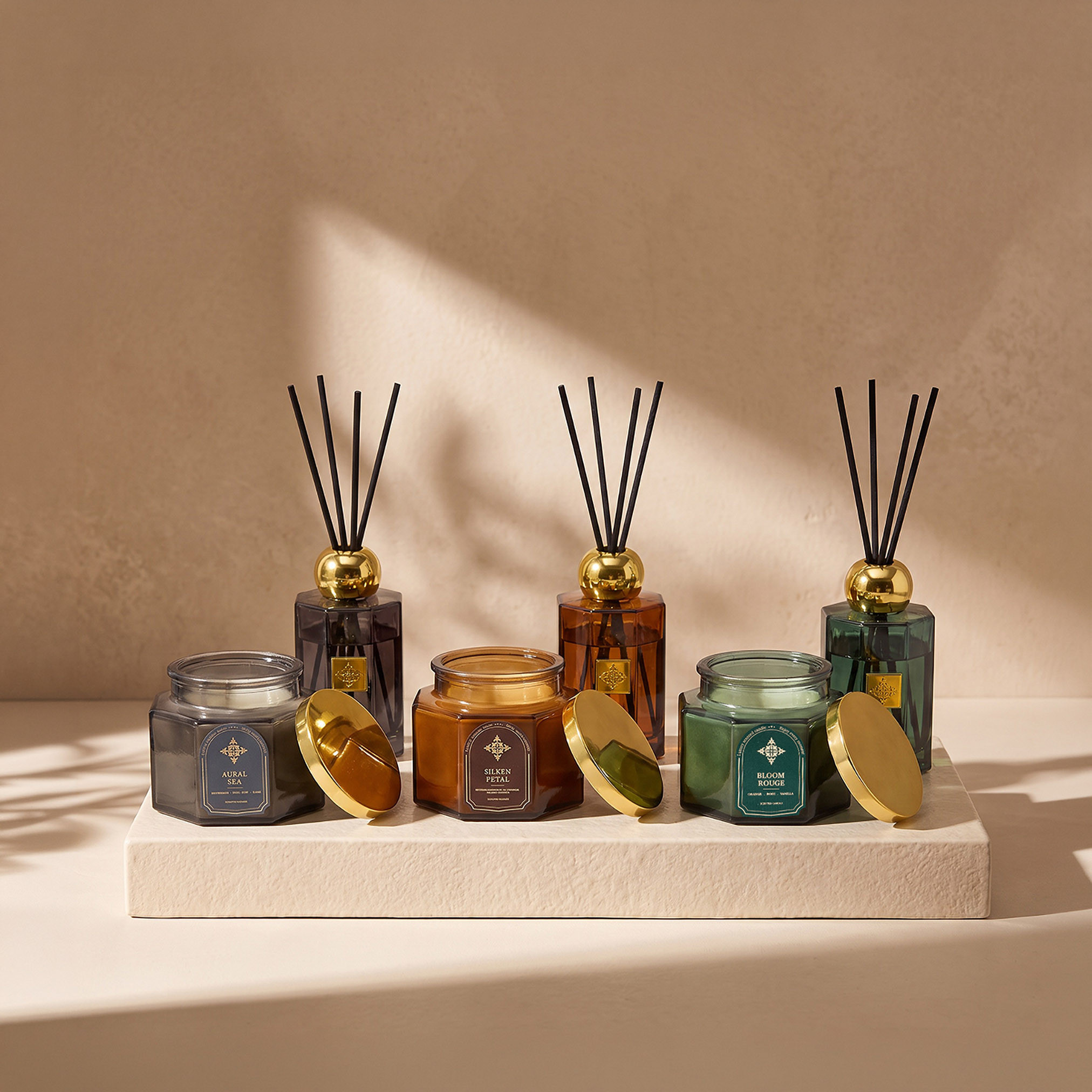شمعة عطرية في برطمان بلوم روج من لوكس إسينس - 260 جم-household-homefragrance-candles-image-6