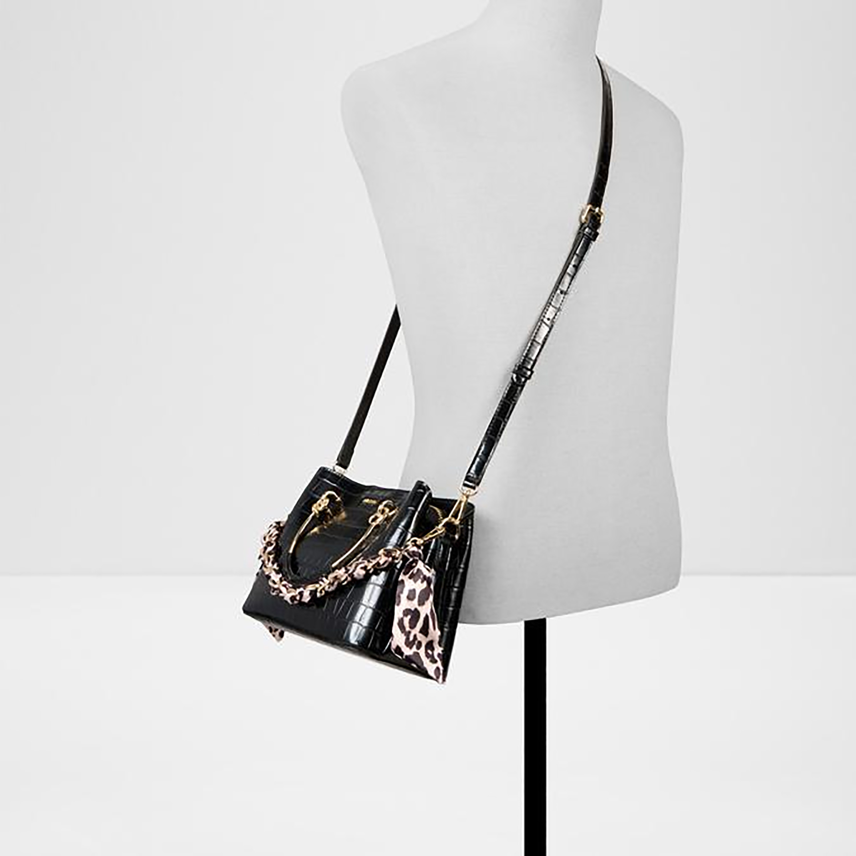 حقيبة ألدو كالانثي ذات مقبضين من جلد التمساح مع إغلاق مغناطيسي وحزام-women-bagsandwallets-handbags-image-4