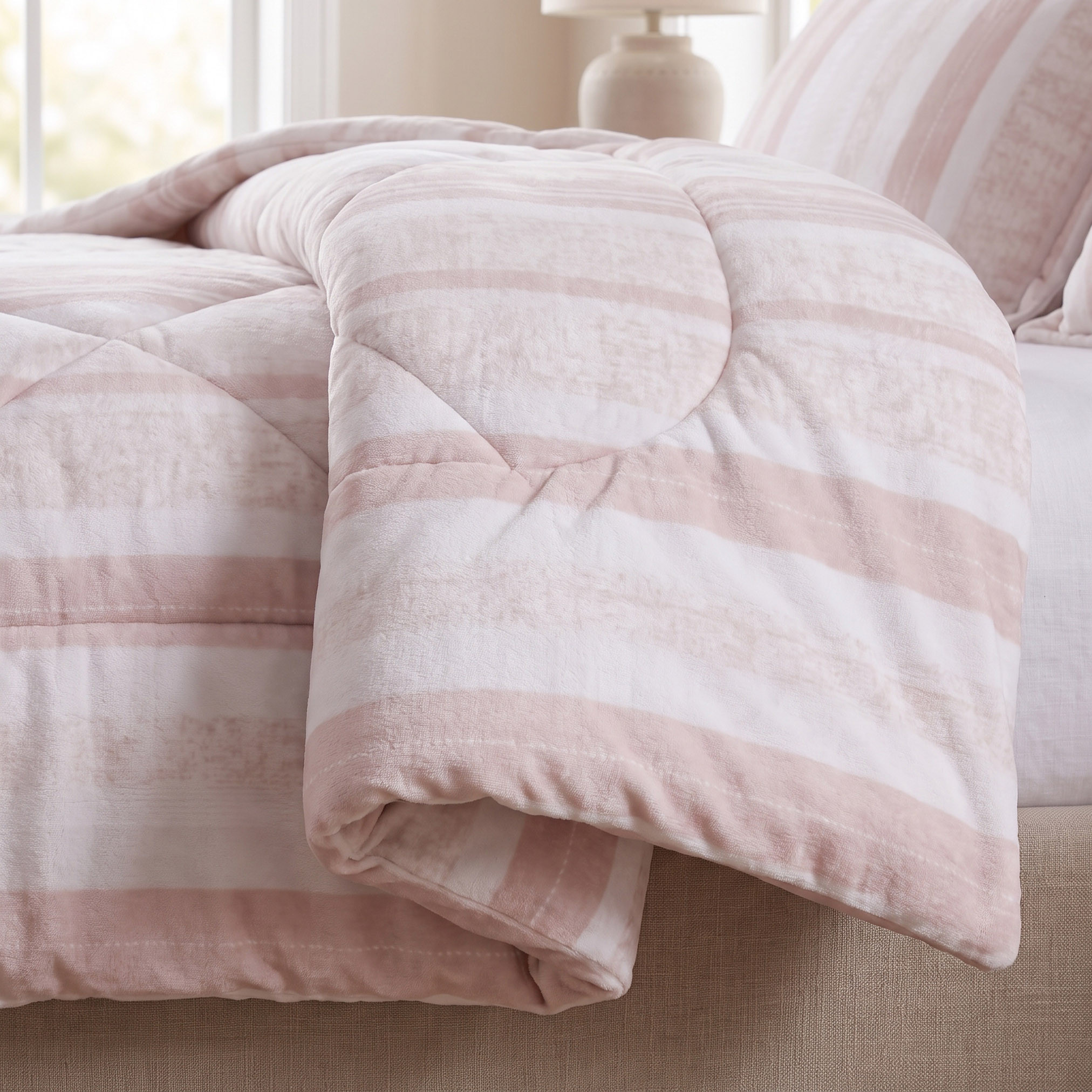 طقم لحاف كينج مخطط 3 قطع - 240x260 سم-household-bedding-comfortersandbedspreads-comforters-image-2