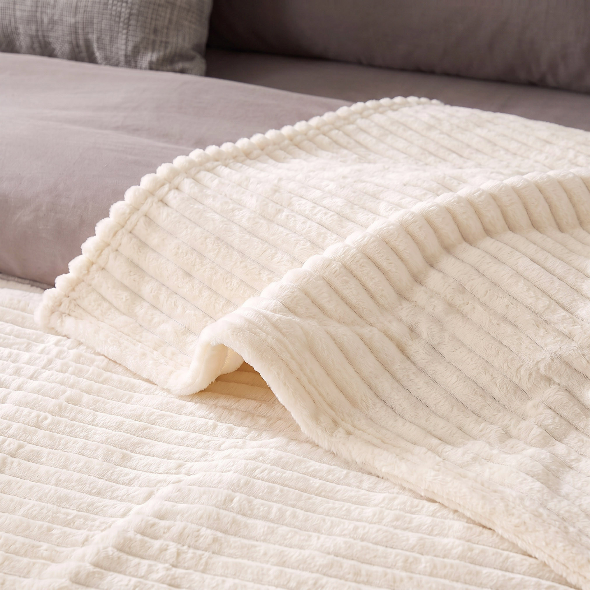 بطانية فلانيل مضلعة - 150x200سم-household-cushionsandthrows-throwsandblankets-blankets-image-2