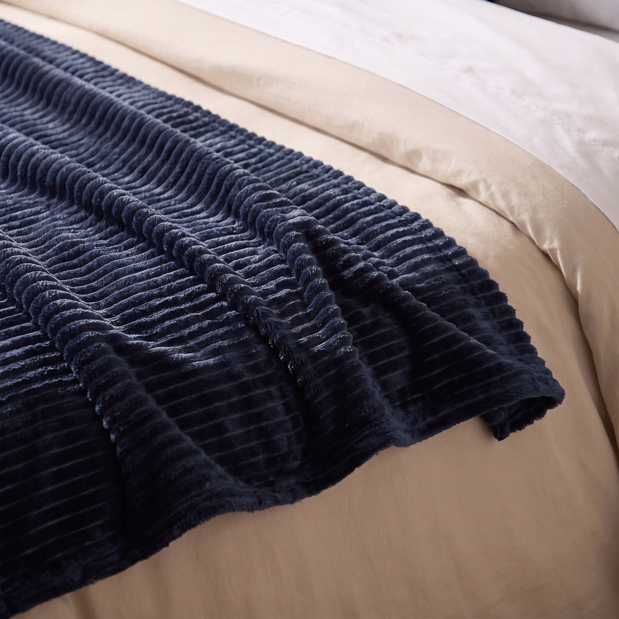 بطانية فلانيل مضلعة - 150x200 سم-household-cushionsandthrows-throwsandblankets-blankets-image-2