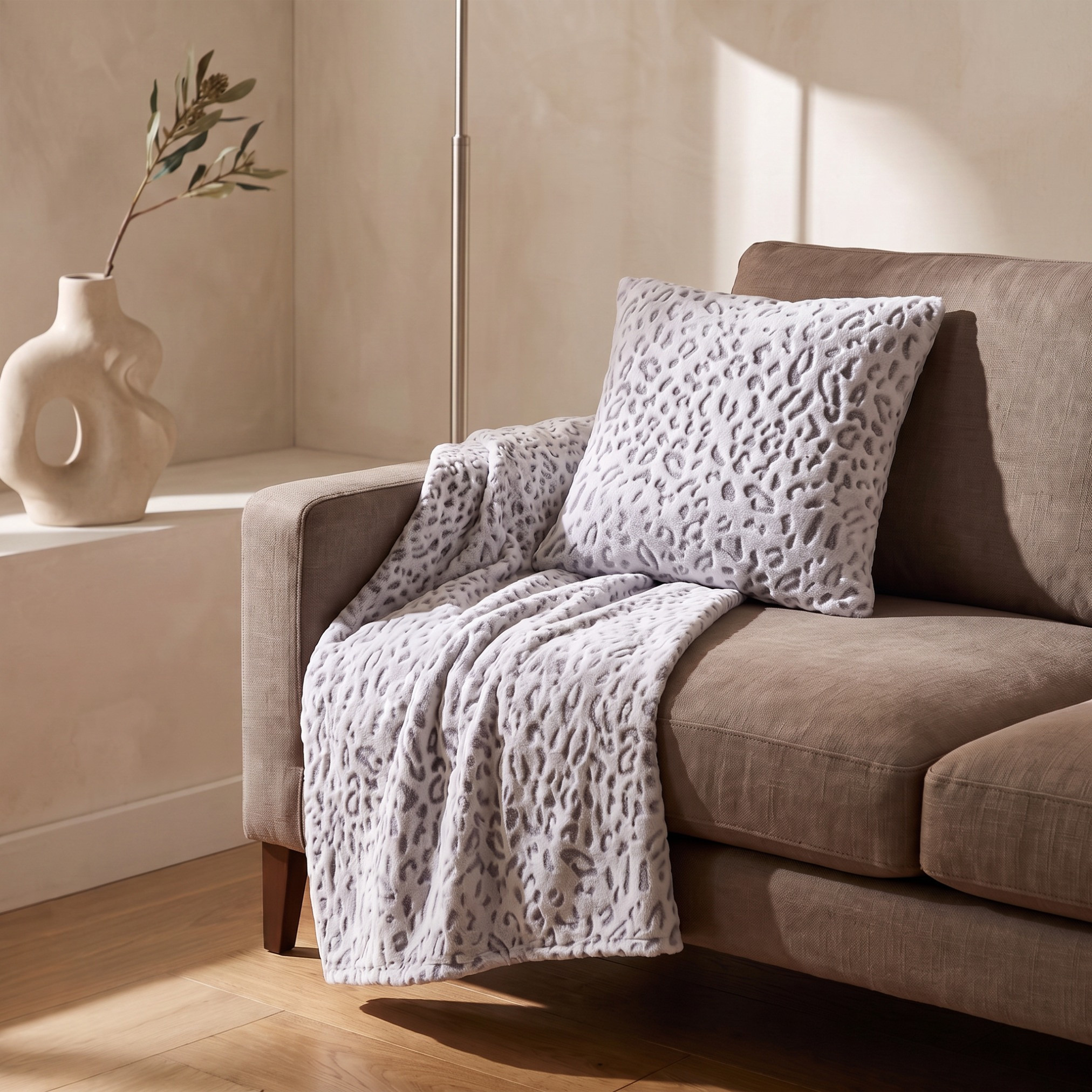 طقم بطانية خفيفة فلانيل بنقوش جلد الفهد مع وسادة - قطعتين-household-bedding-comfortersandbedspreads-comforters-image-2