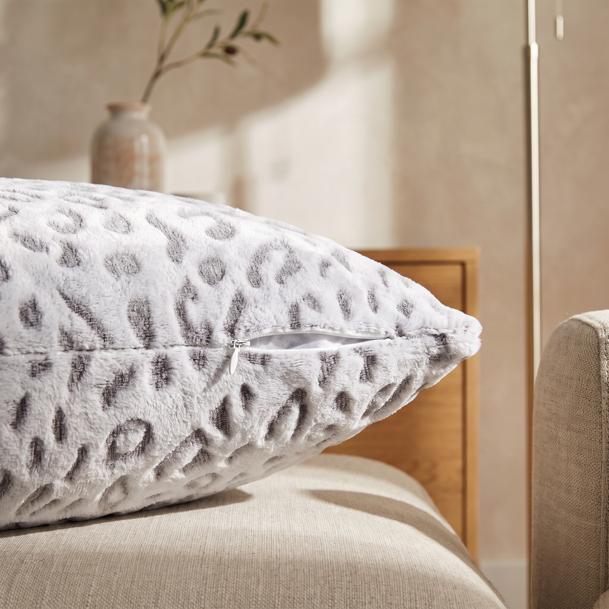 طقم بطانية خفيفة فلانيل بنقوش جلد الفهد مع وسادة - قطعتين-household-bedding-comfortersandbedspreads-comforters-image-4