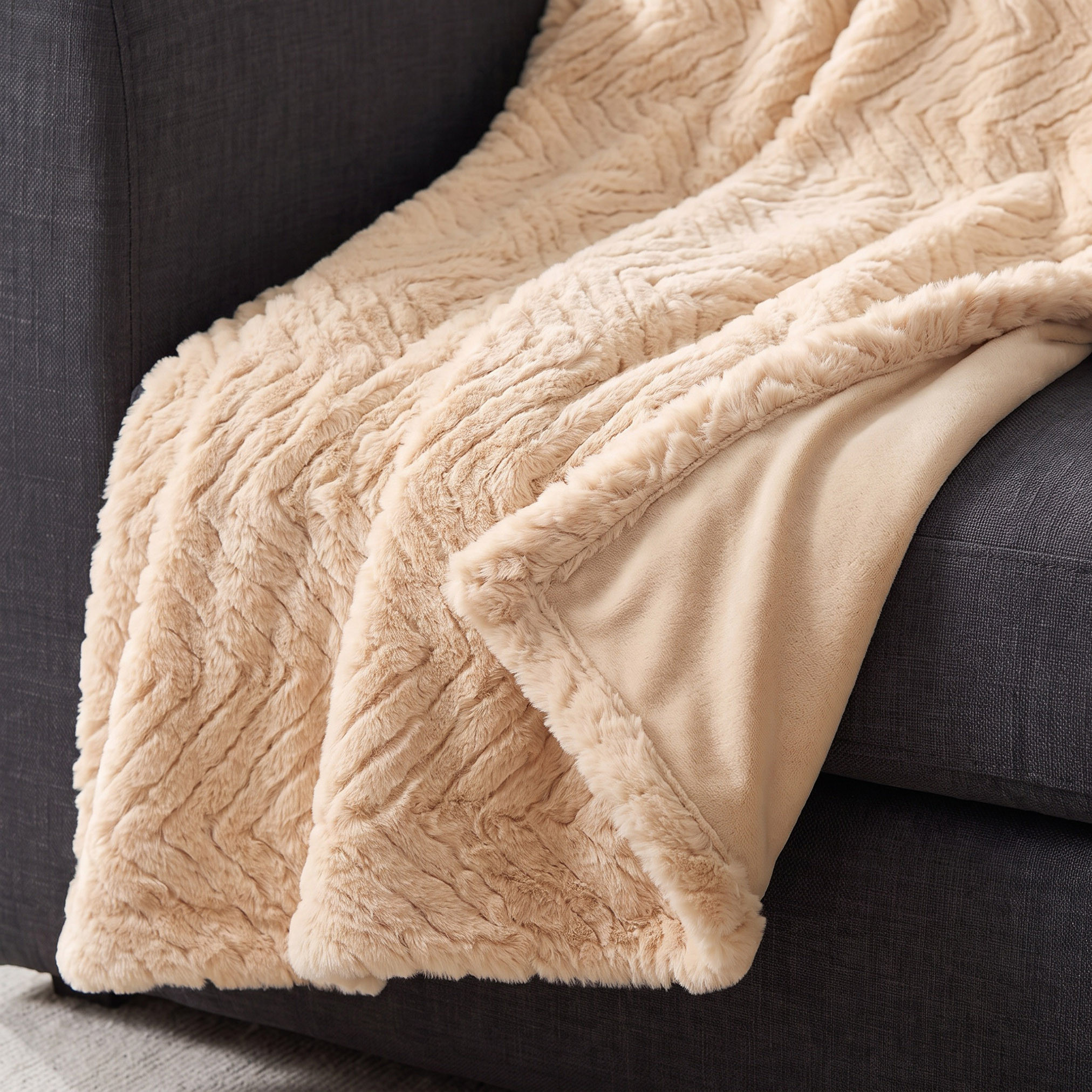 بطانية خفيفة من فرو الأرنب - 127×152 سم-household-cushionsandthrows-throwsandblankets-throws-image-2