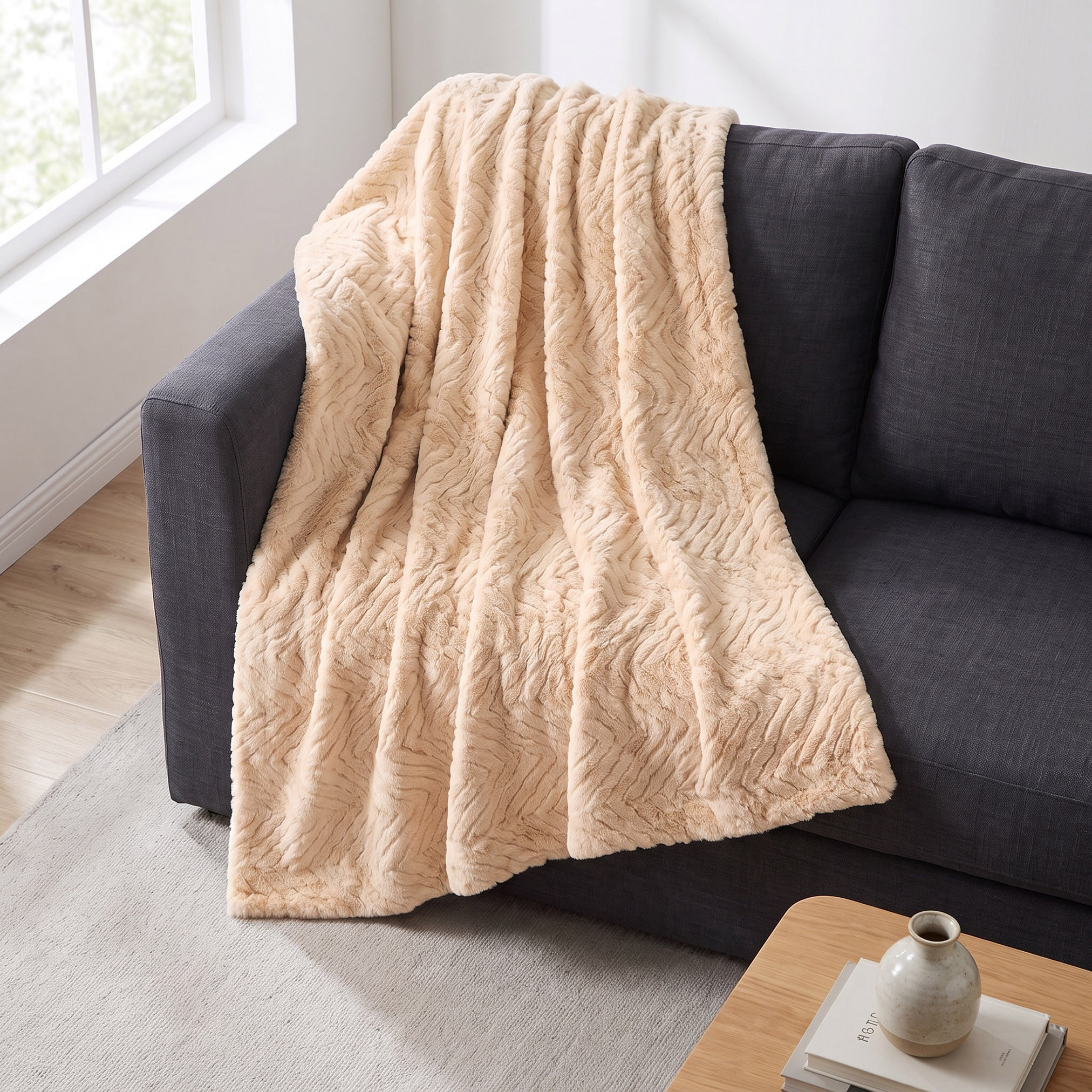 بطانية خفيفة من فرو الأرنب - 127×152 سم-household-cushionsandthrows-throwsandblankets-throws-image-3