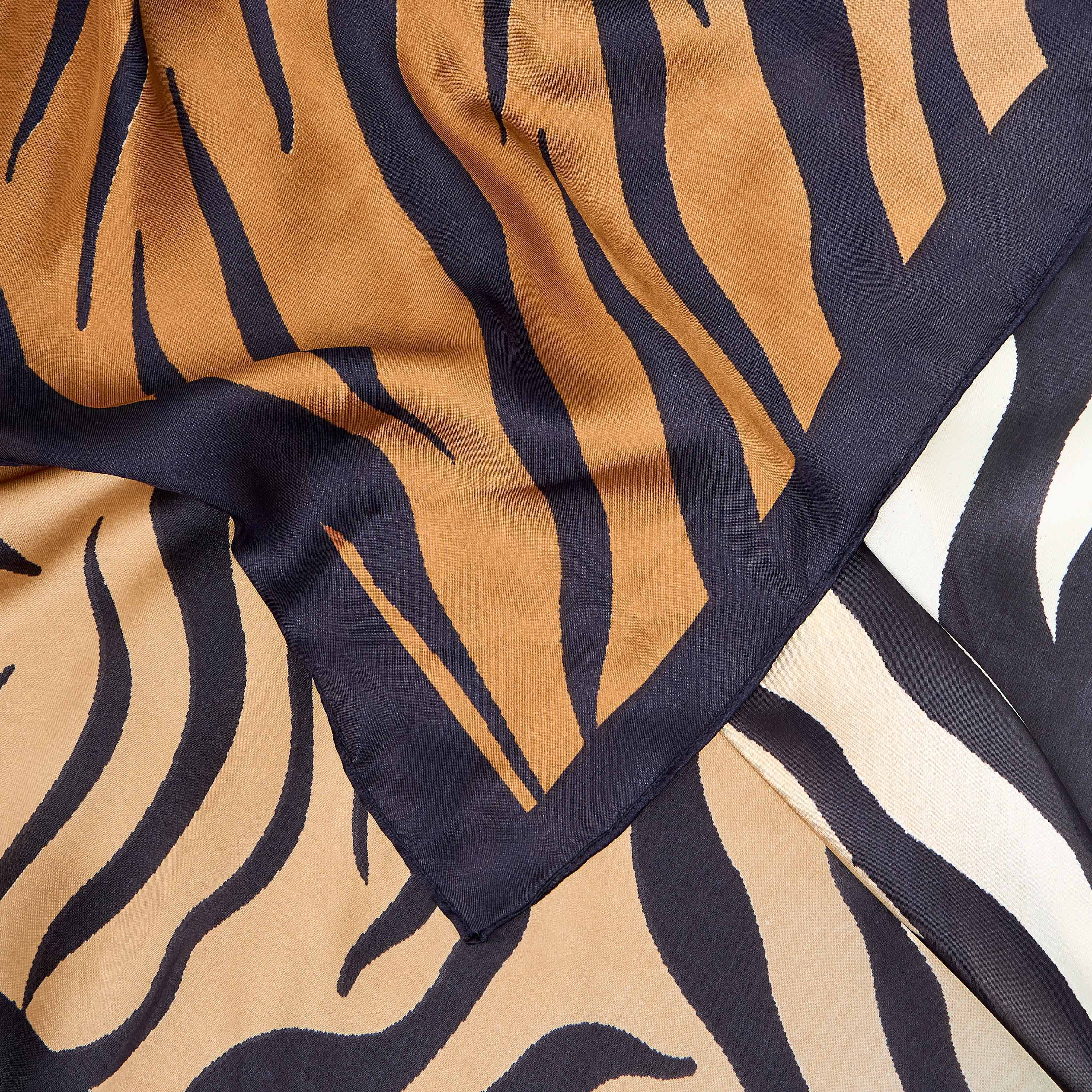 وشاح بطبعات-women-clothingaccessories-scarves-image-4
