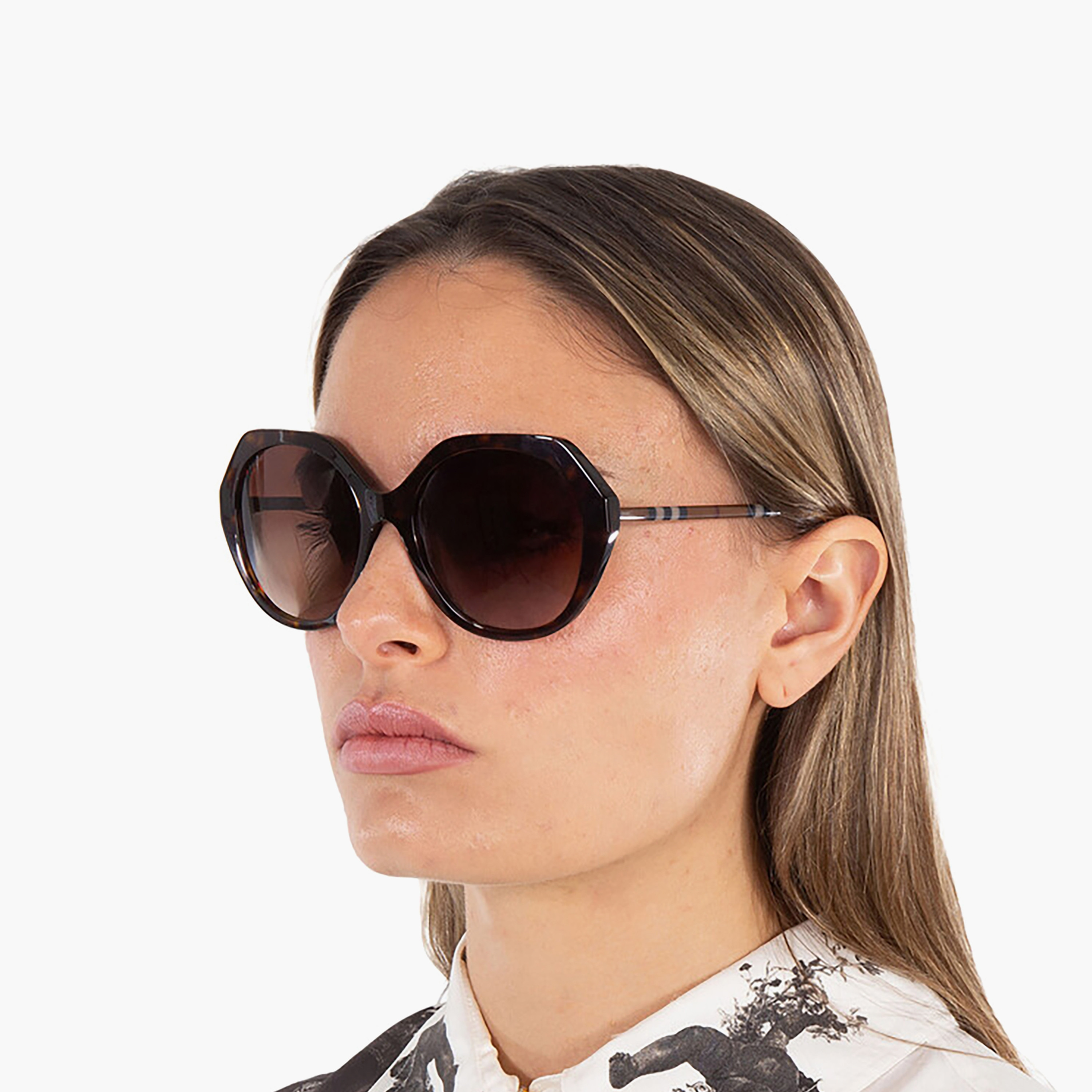 نظارات شمسية بنية اللون بتصميم هندسي من بربري للنساء | 4375-women-sunglasses-image-4