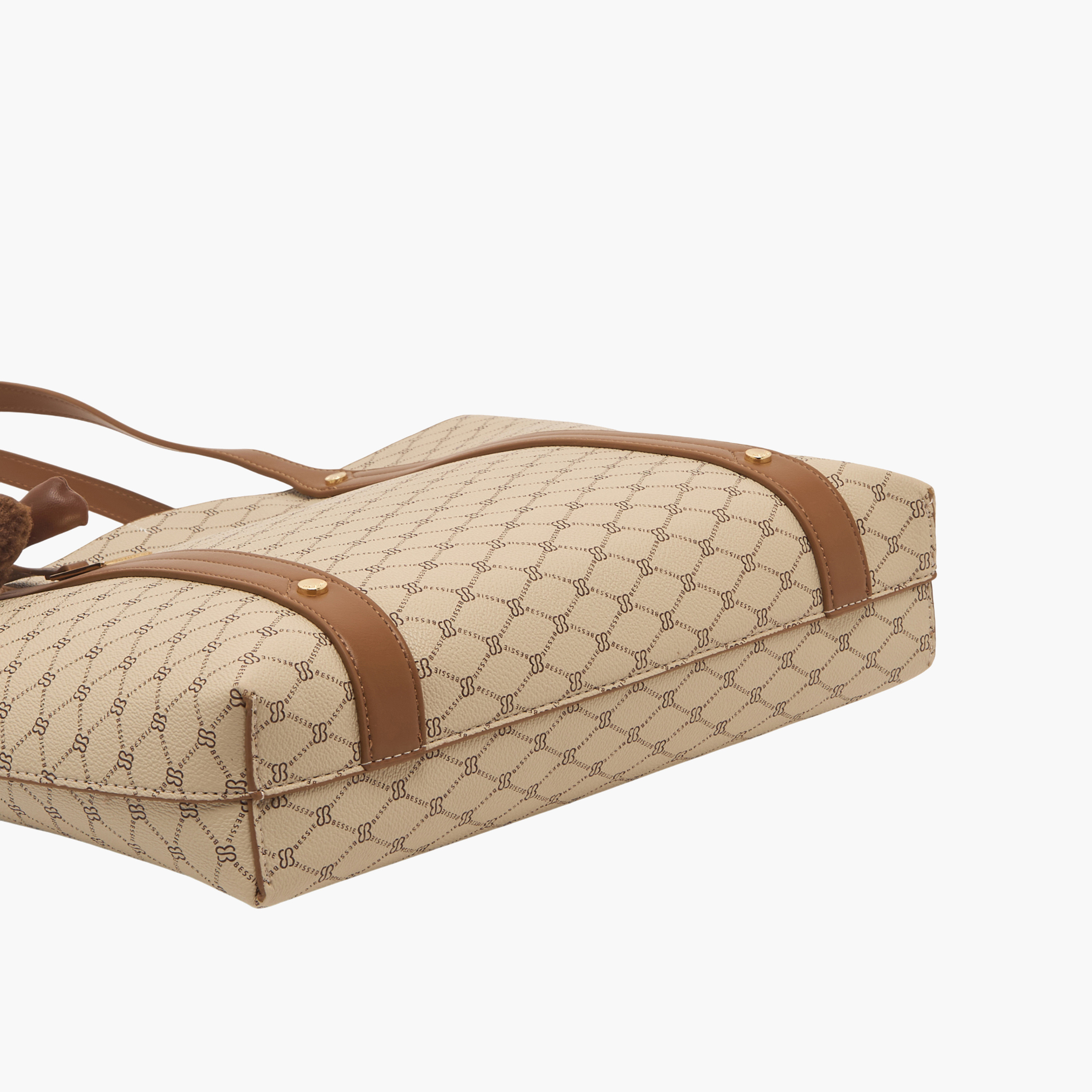 شنطة توتي بدلاية دب وسحاب إغلاق من بيسي لندن-women-bagsandwallets-handbags-image-6
