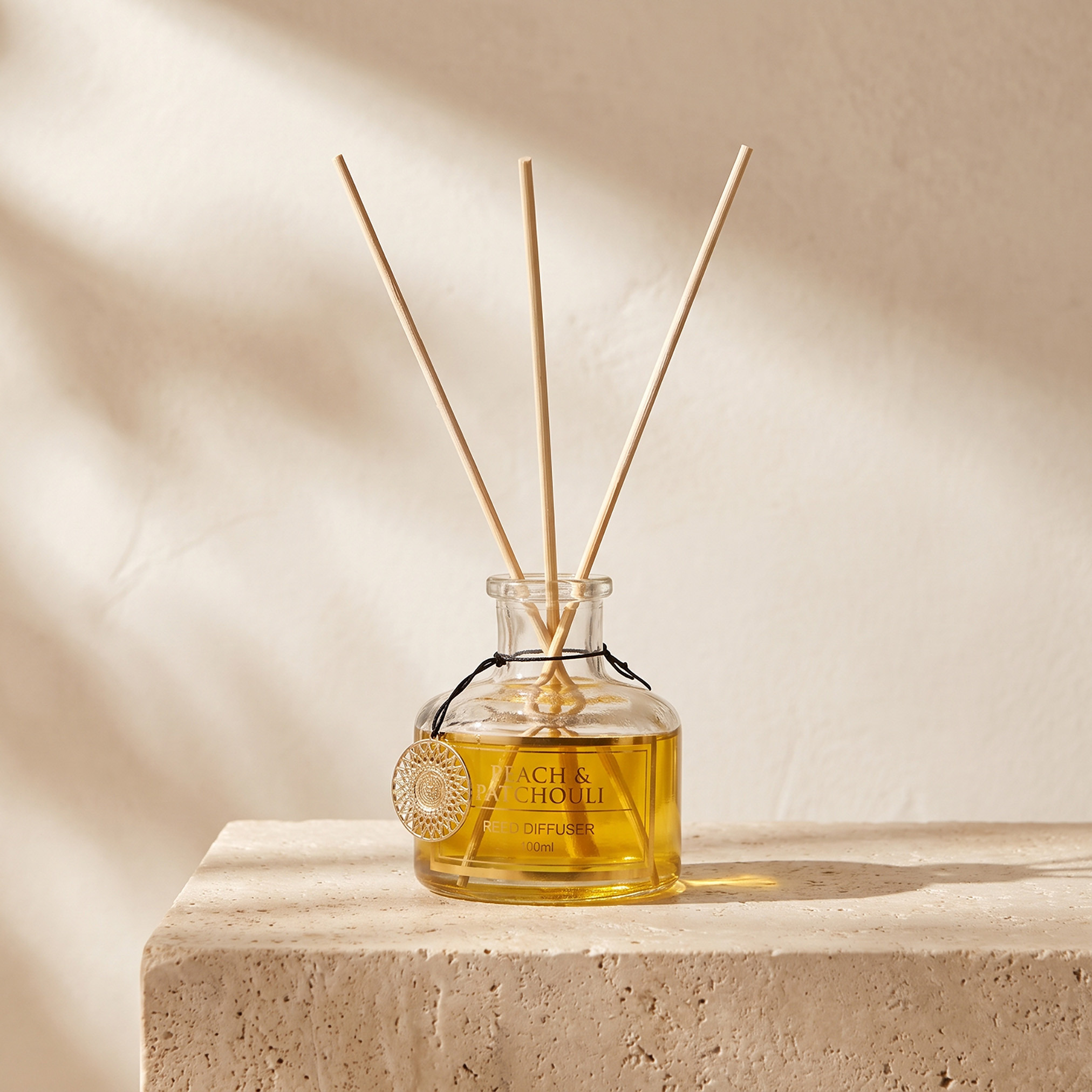 موزع عطور بأعواد ورائحة الخوخ والباتشولي - 100 مل-household-homefragrance-reeddiffusers-image-1