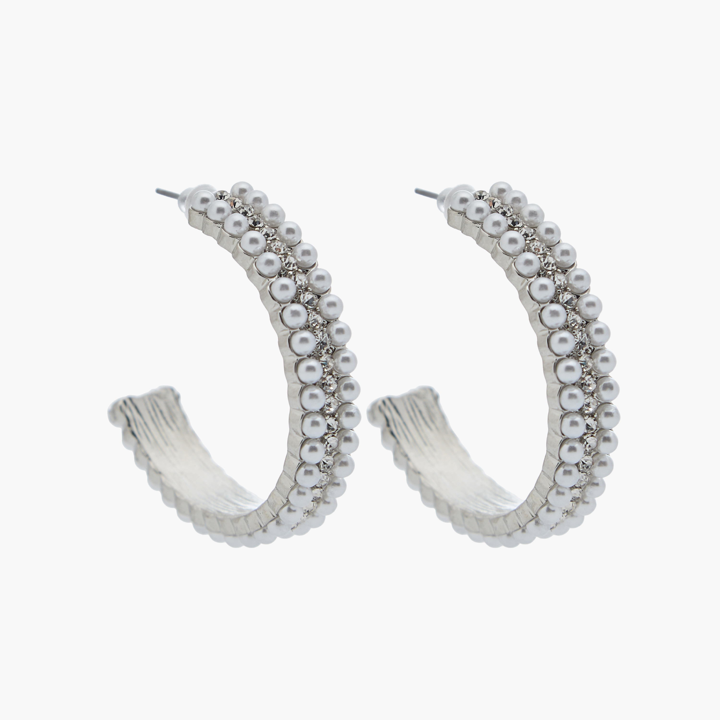 حلق طوق مزين باللؤلؤ ولون فضي ومكبس إغلاق خلفي-women-watchesandjewellery-jewellery-earrings-image-2