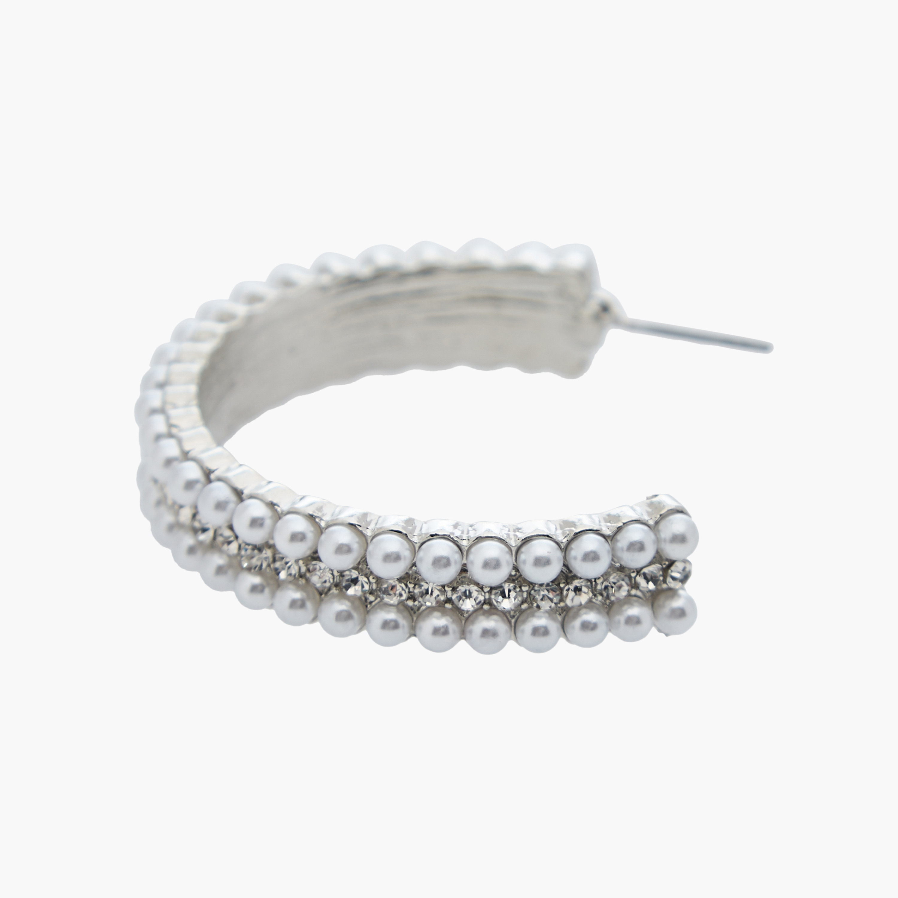 حلق طوق مزين باللؤلؤ ولون فضي ومكبس إغلاق خلفي-women-watchesandjewellery-jewellery-earrings-image-3