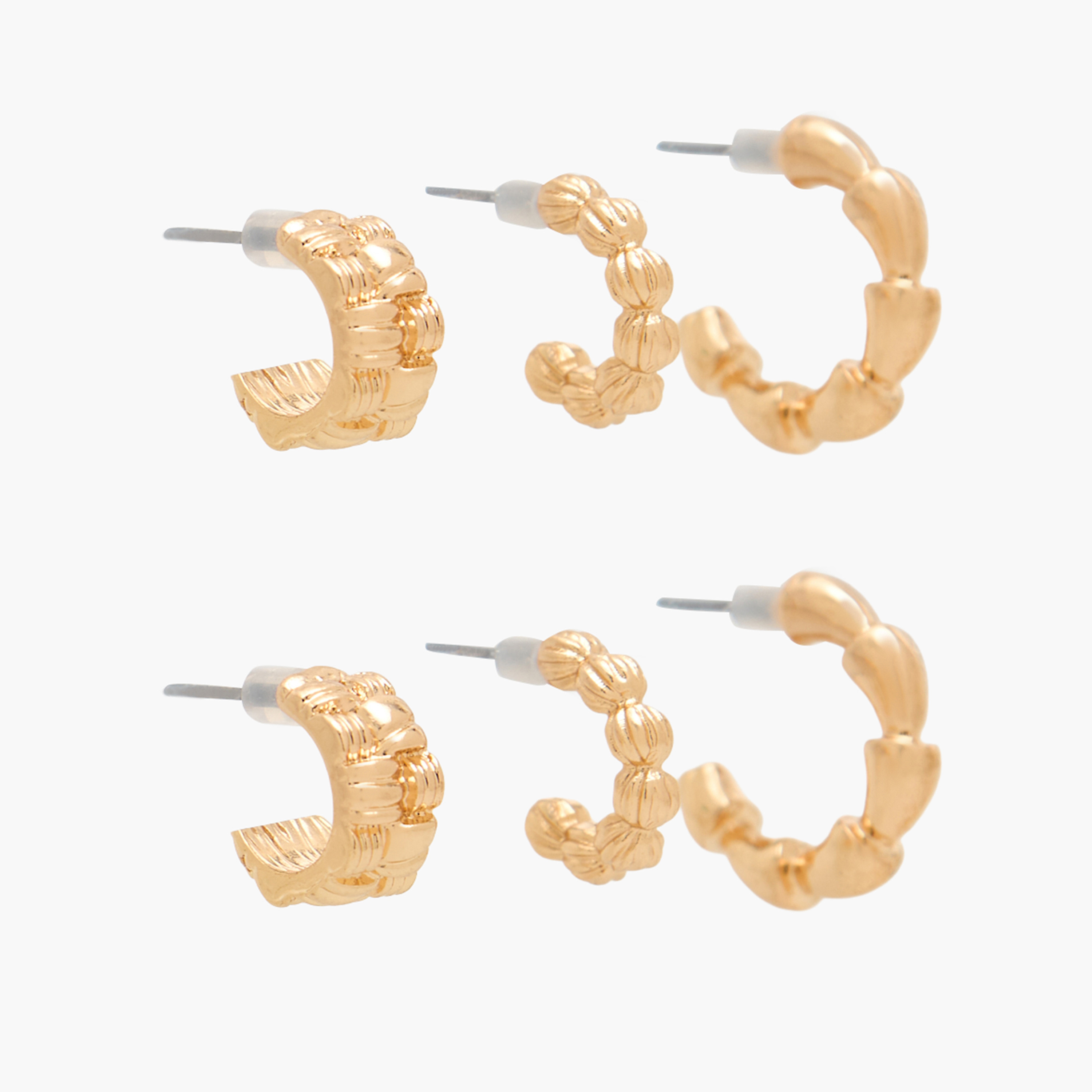 حلقان طوق بارزة الملمس بلون ذهبي ومكبس إغلاق خلفي - 3 قطع-women-watchesandjewellery-jewellery-earrings-image-3