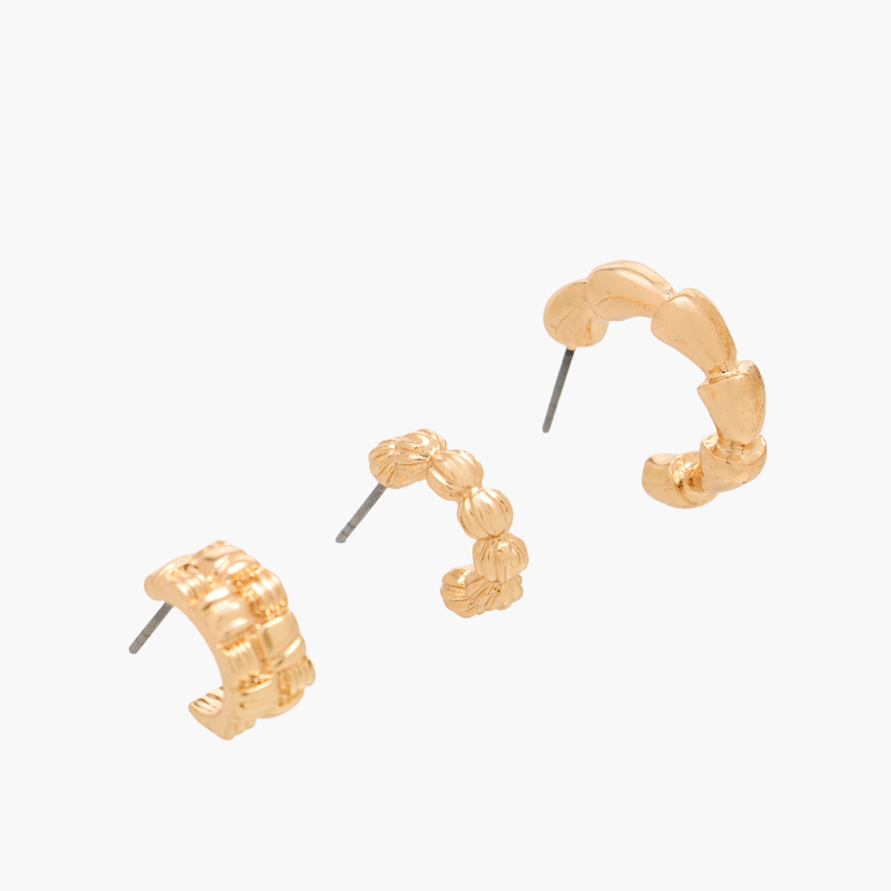 حلقان طوق بارزة الملمس بلون ذهبي ومكبس إغلاق خلفي - 3 قطع-women-watchesandjewellery-jewellery-earrings-image-4