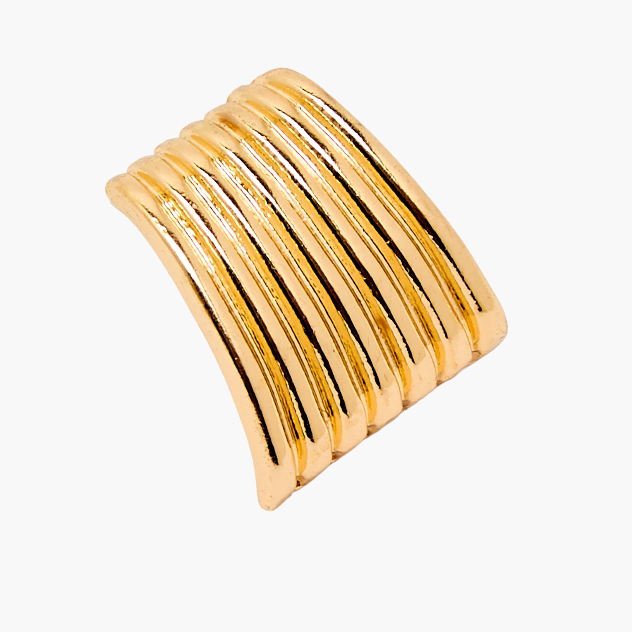 حلق دبوس مضلع بلون ذهبي ومكبس إغلاق خلفي-women-watchesandjewellery-jewellery-earrings-image-3