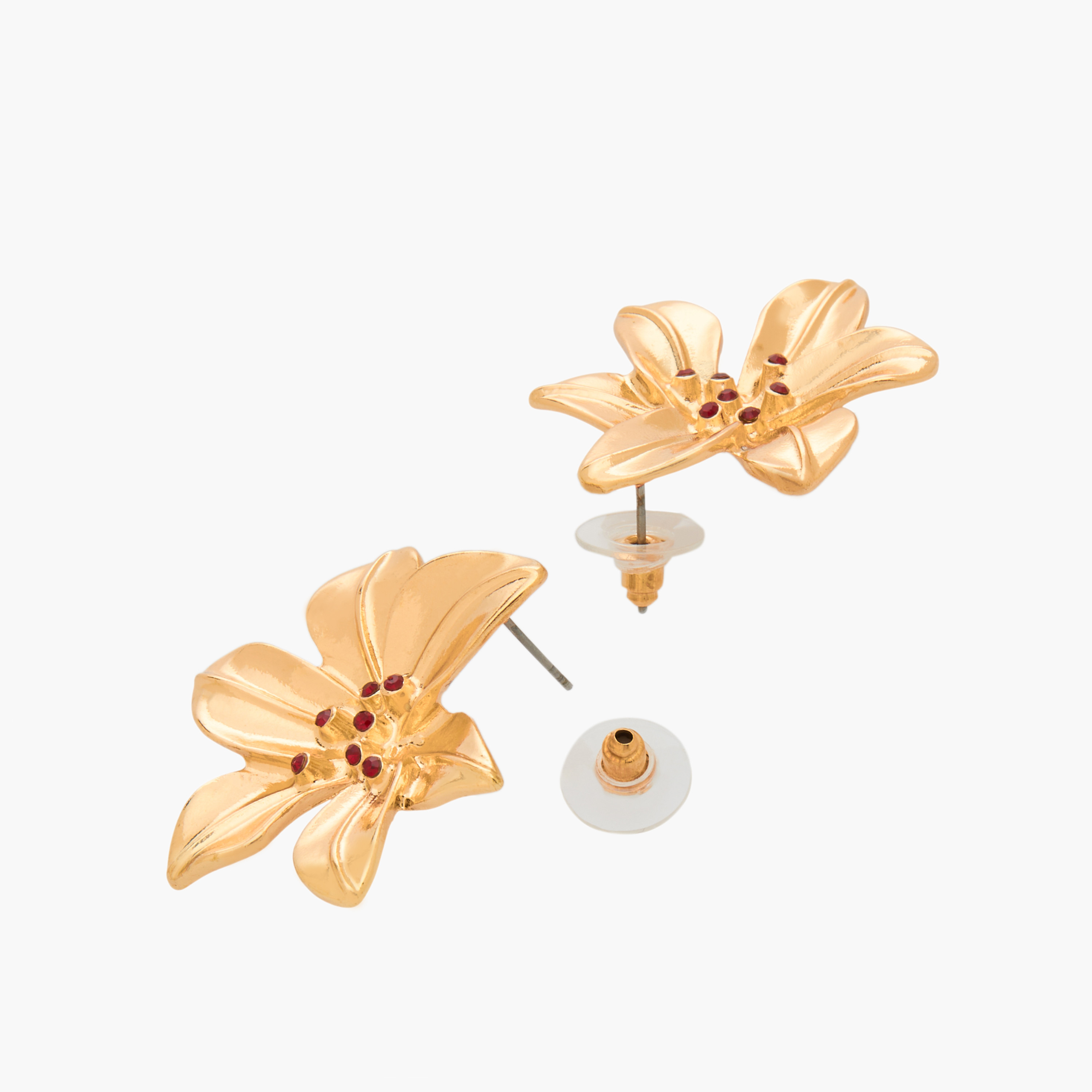 حلقان بلون ذهبي بتصميم زهري ومكبس إغلاق خلفي-women-watchesandjewellery-jewellery-earrings-image-4