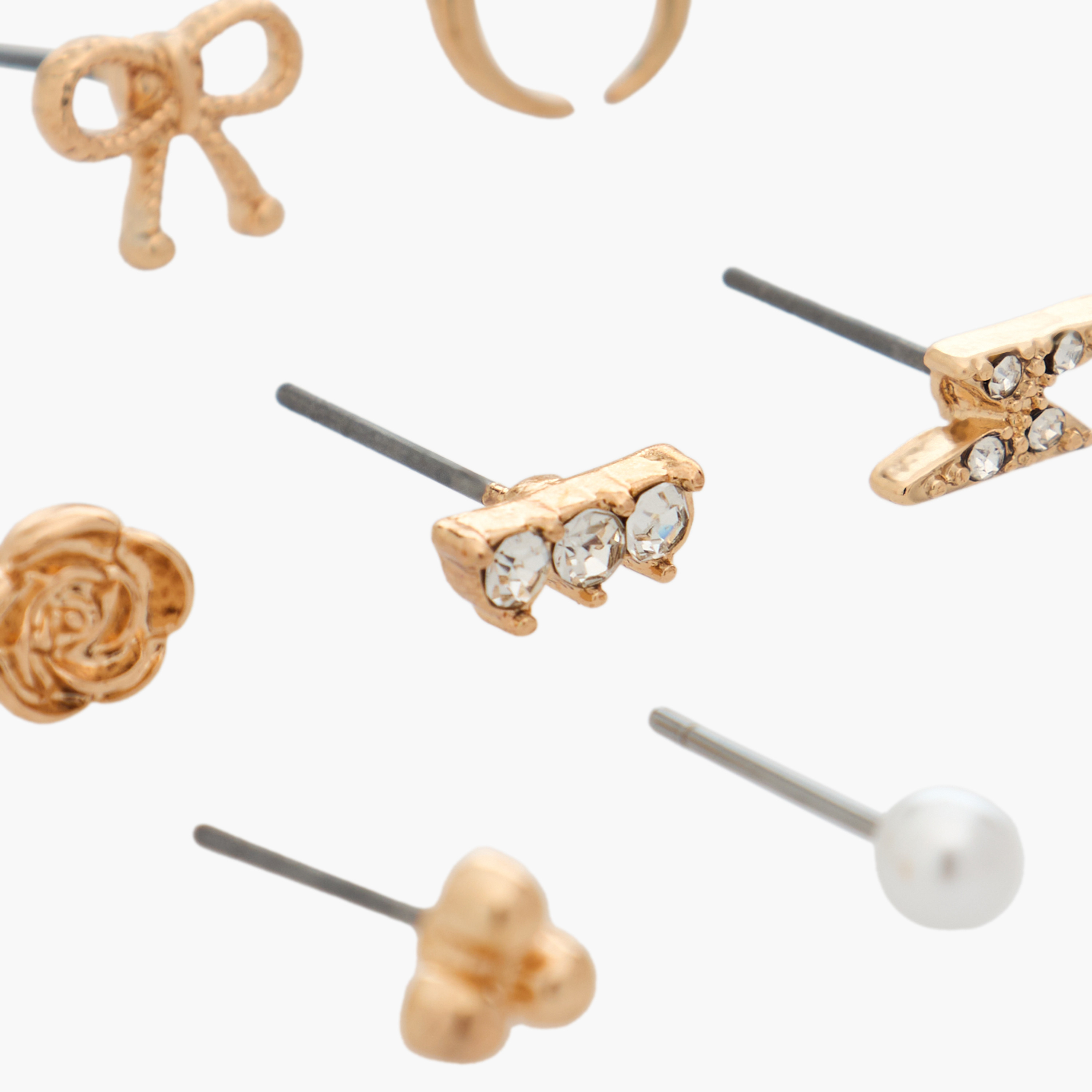 حلقان بلون ذهبي مزينة بتفاصيل مرصّعة ومكبس إغلاق خلفي - 9 قطع-women-watchesandjewellery-jewellery-earrings-image-3