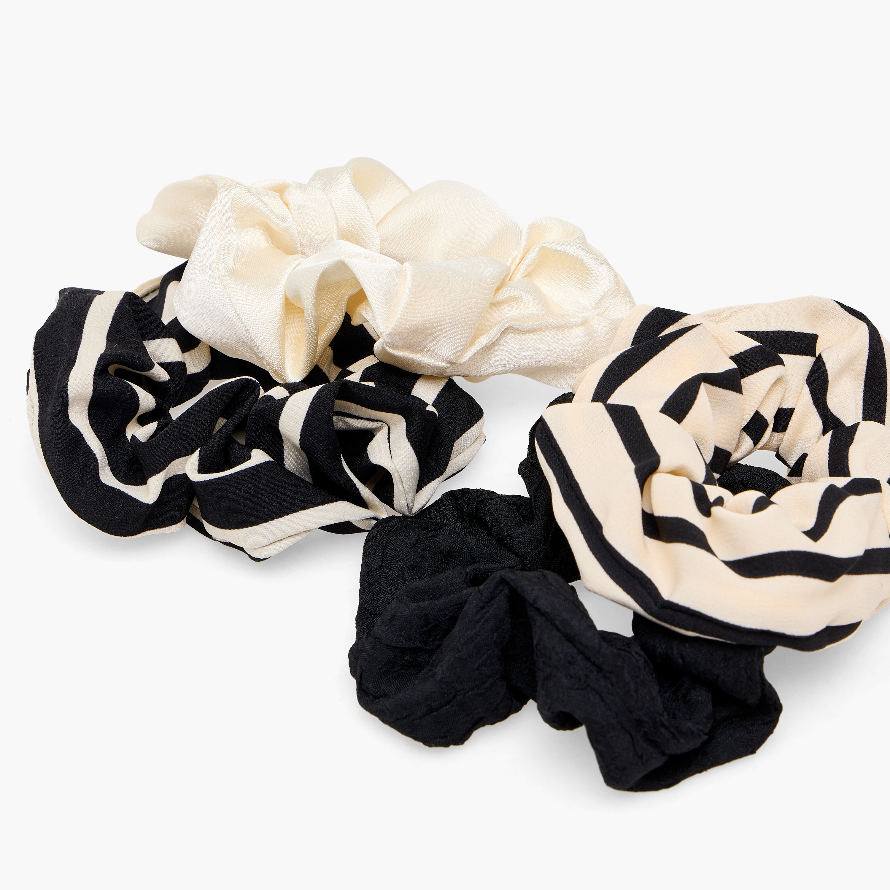 ربطات شعر سكرانشي - عبوة من 4 قطع-women-hairaccessories-scrunchies-image-4
