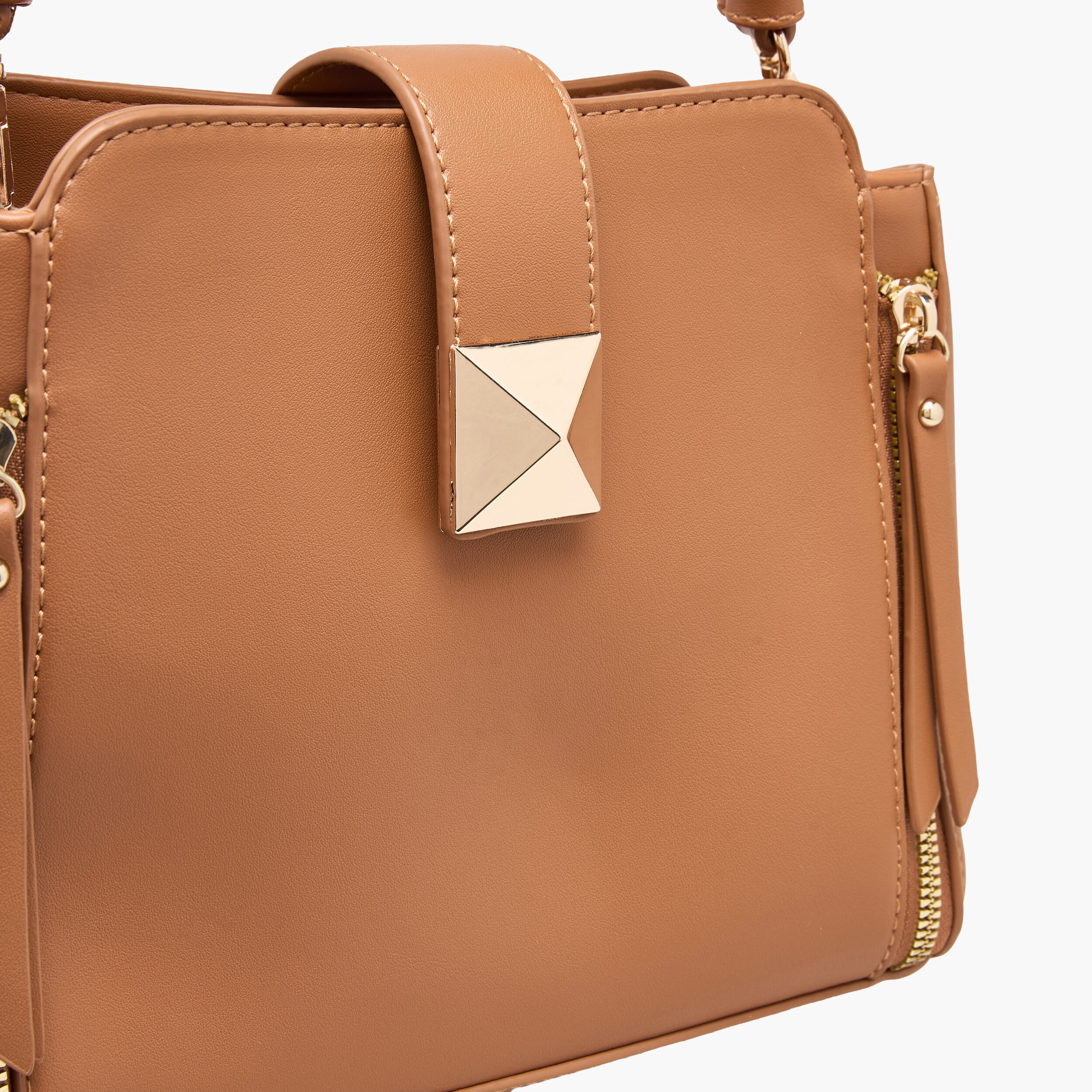 شنطة كروس بودي بطبعات مونوجرام وحزام قابل للتعديل من ساشا-women-bagsandwallets-handbags-image-5