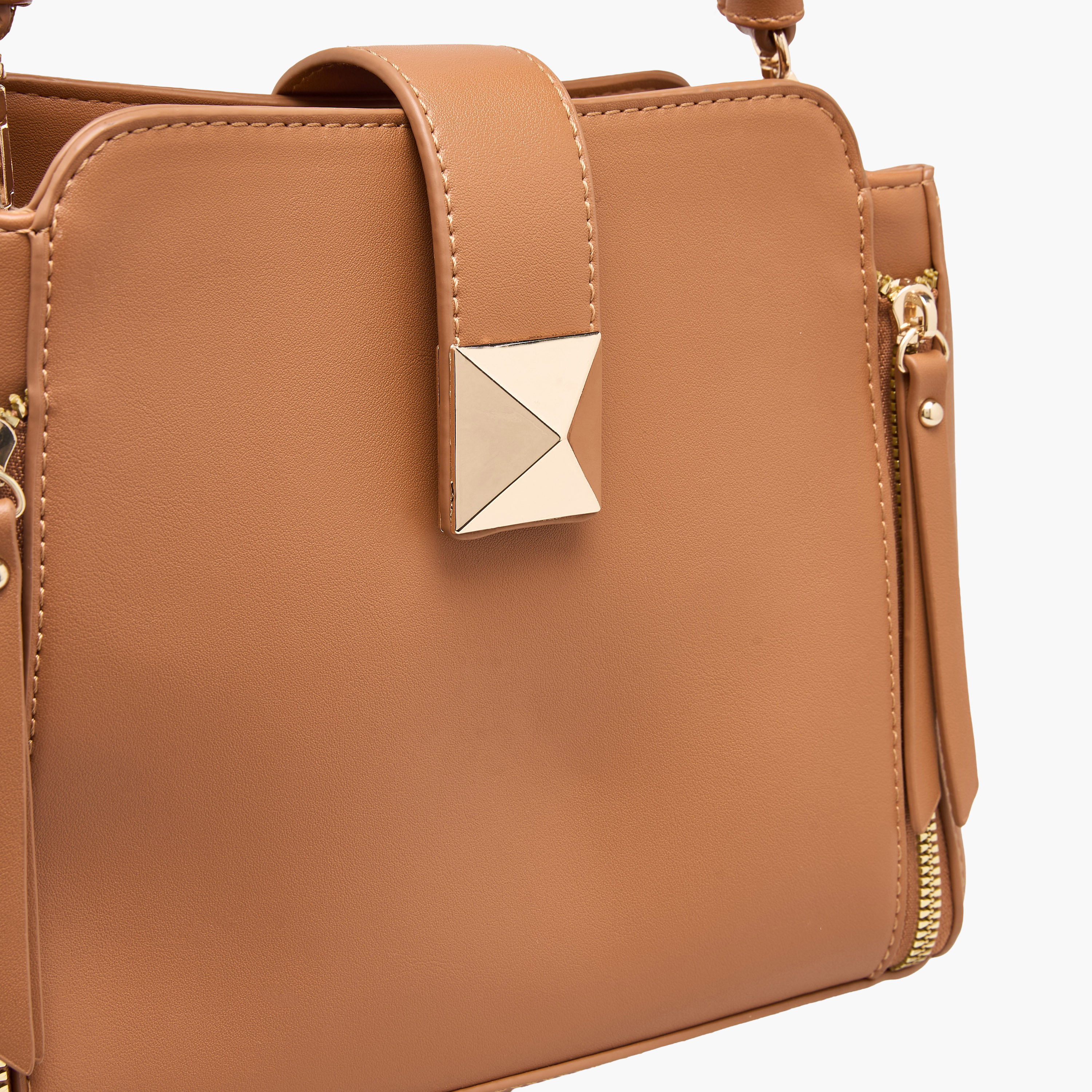 شنطة كروس بودي بطبعات مونوجرام وحزام قابل للتعديل من ساشا-women-bagsandwallets-handbags-image-4