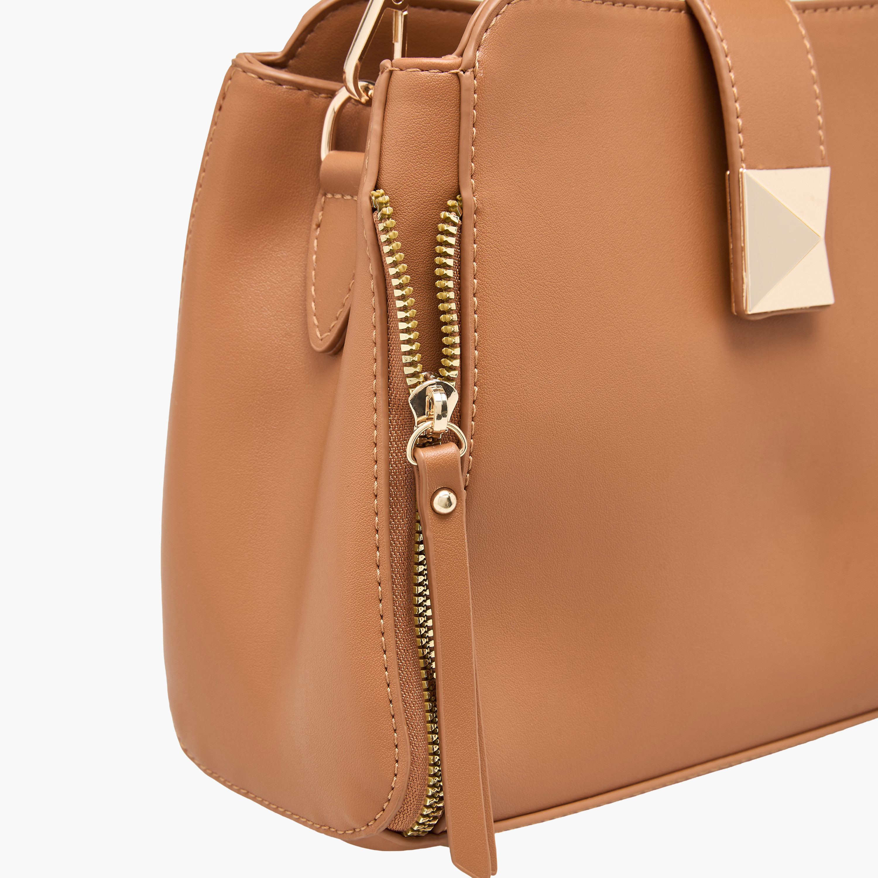 شنطة كروس بودي بطبعات مونوجرام وحزام قابل للتعديل من ساشا-women-bagsandwallets-handbags-image-6