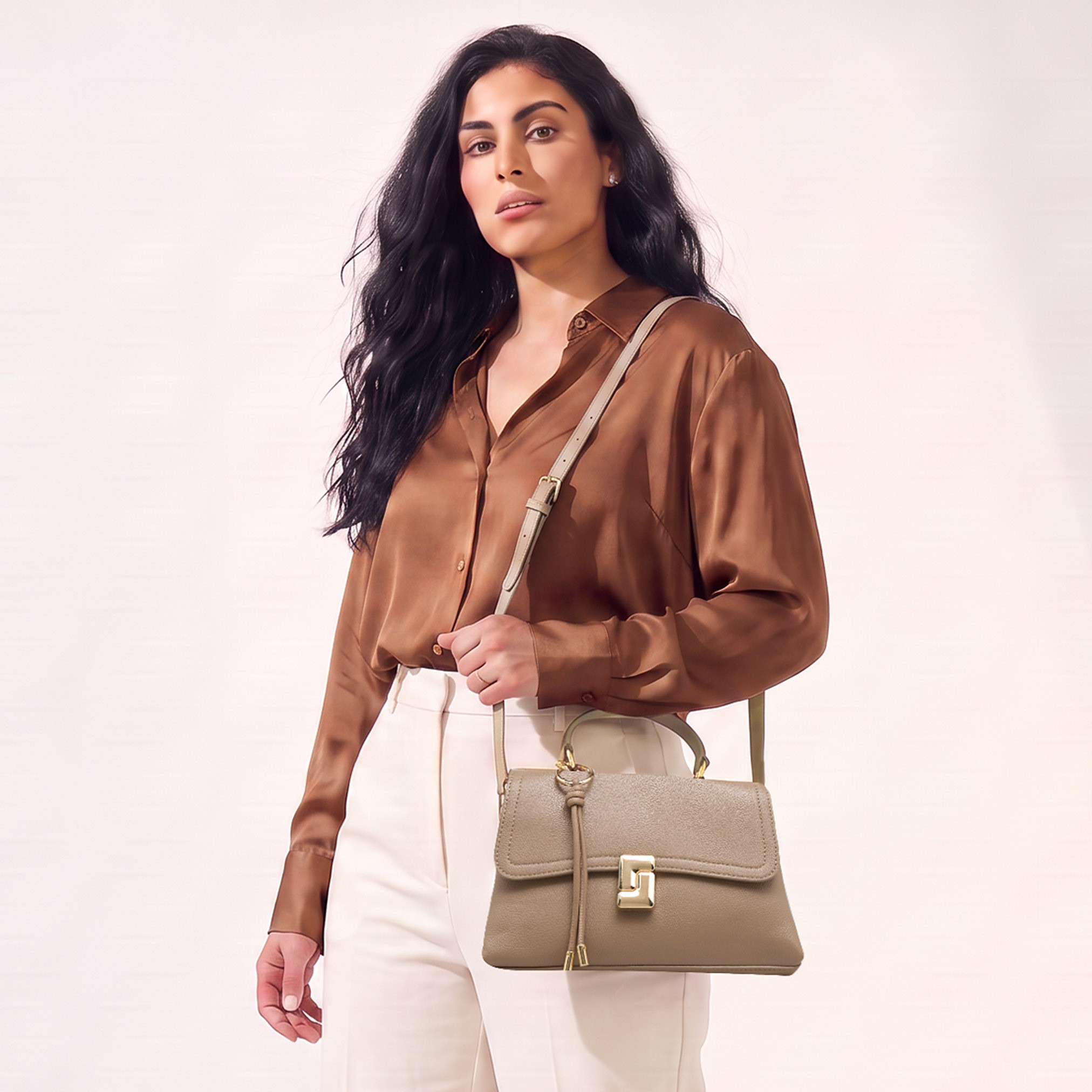 شنطة كروس بودي بارزة الملمس بزر إغلاق من ساشا-women-bagsandwallets-handbags-image-2
