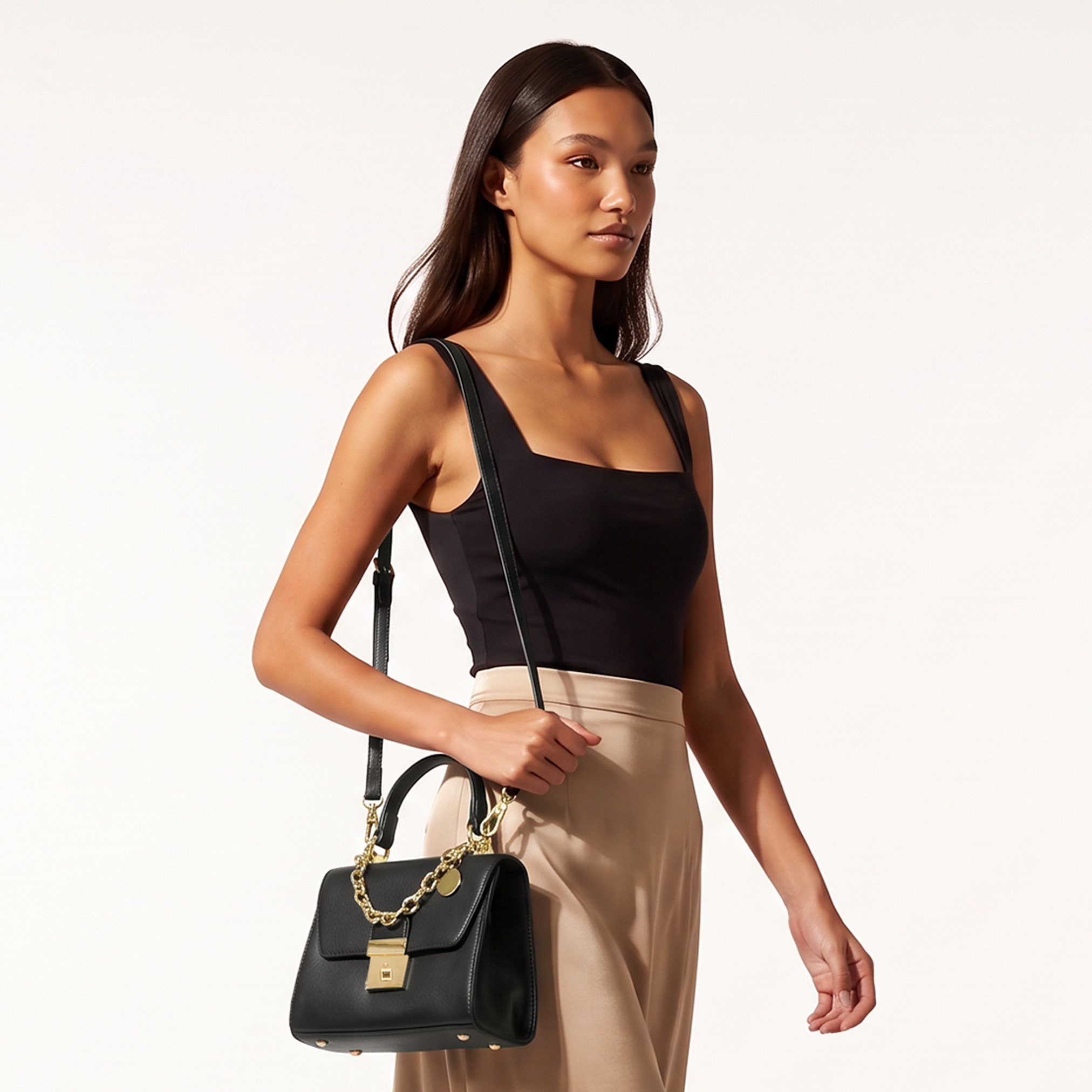 شنطة كروس بودي بارزة الملمس بزينة سلسلة وحزام من ساشا-women-bagsandwallets-handbags-image-2