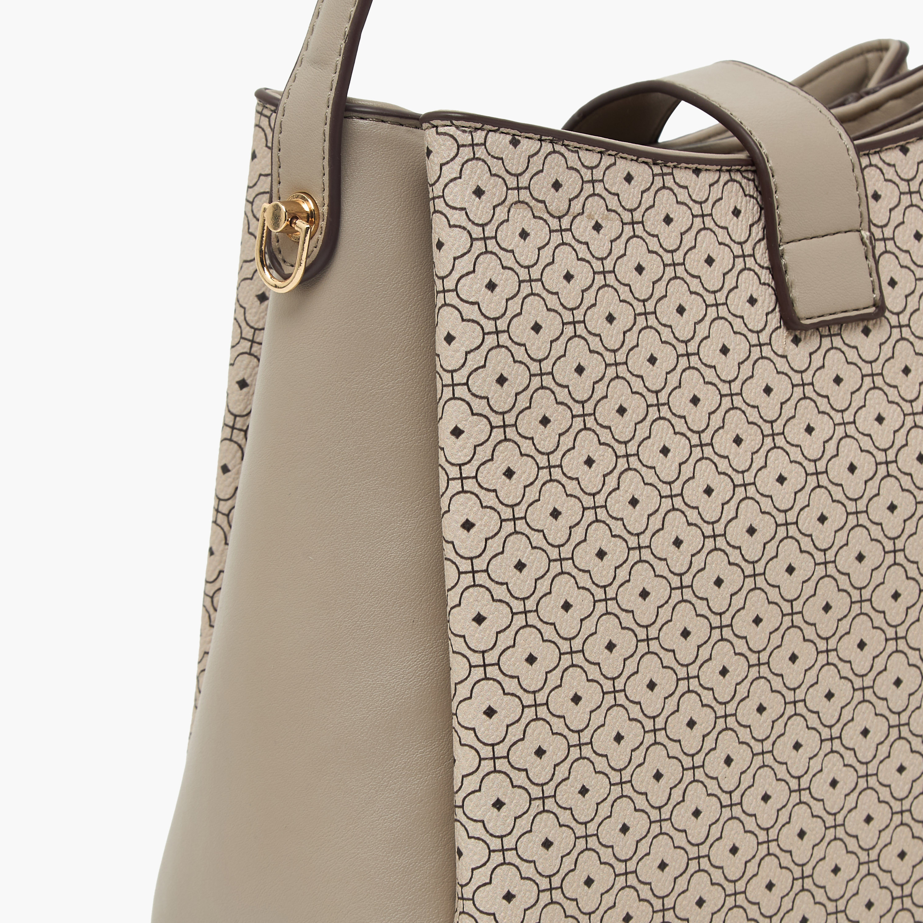 شنطة توت بطبعات وبحزام قابل للفصل من ساشا-women-bagsandwallets-handbags-image-5
