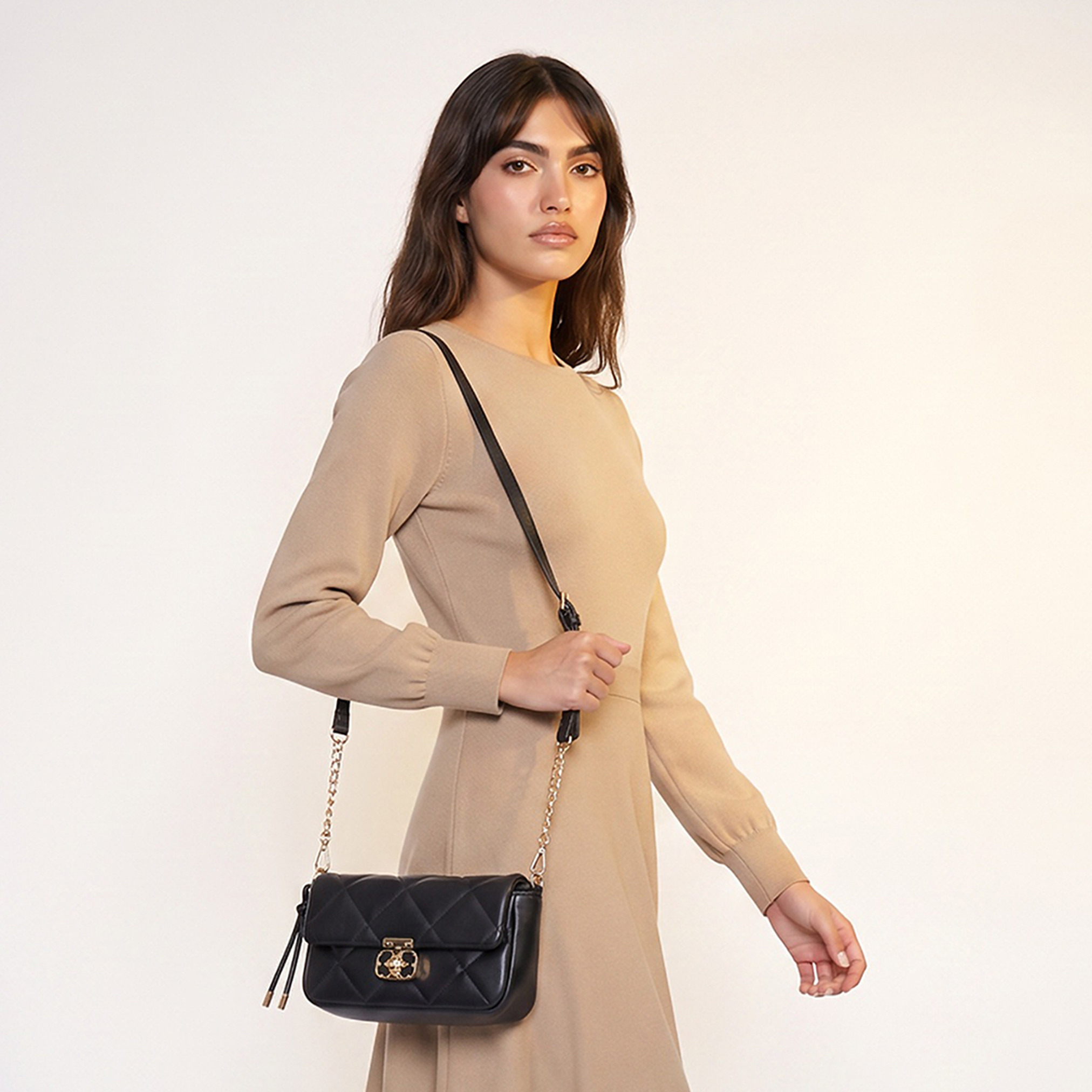 شنطة كروس بودي مبطنة بحزام قابل للفصل من ساشا-women-bagsandwallets-handbags-image-2