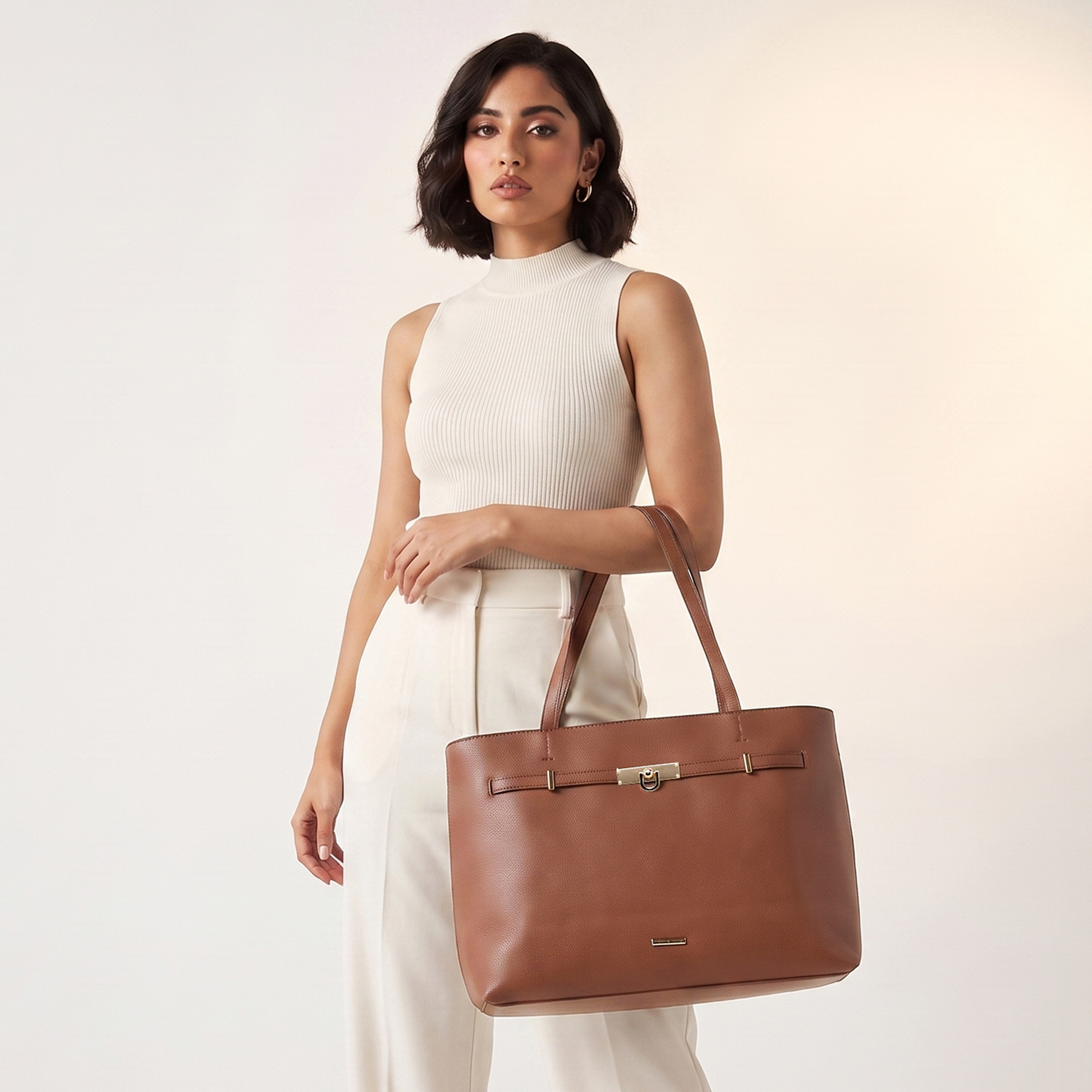 شنطة توت بزينة ميتاليك وسحاب إغلاق من ساشا-women-bagsandwallets-handbags-image-2