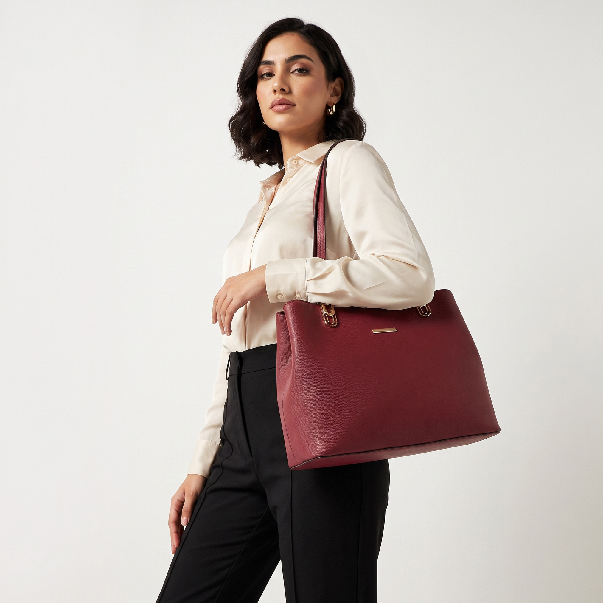 شنطة توتي بارزة الملمس بمقابض مزدوجة من ساشا-women-bagsandwallets-handbags-image-2