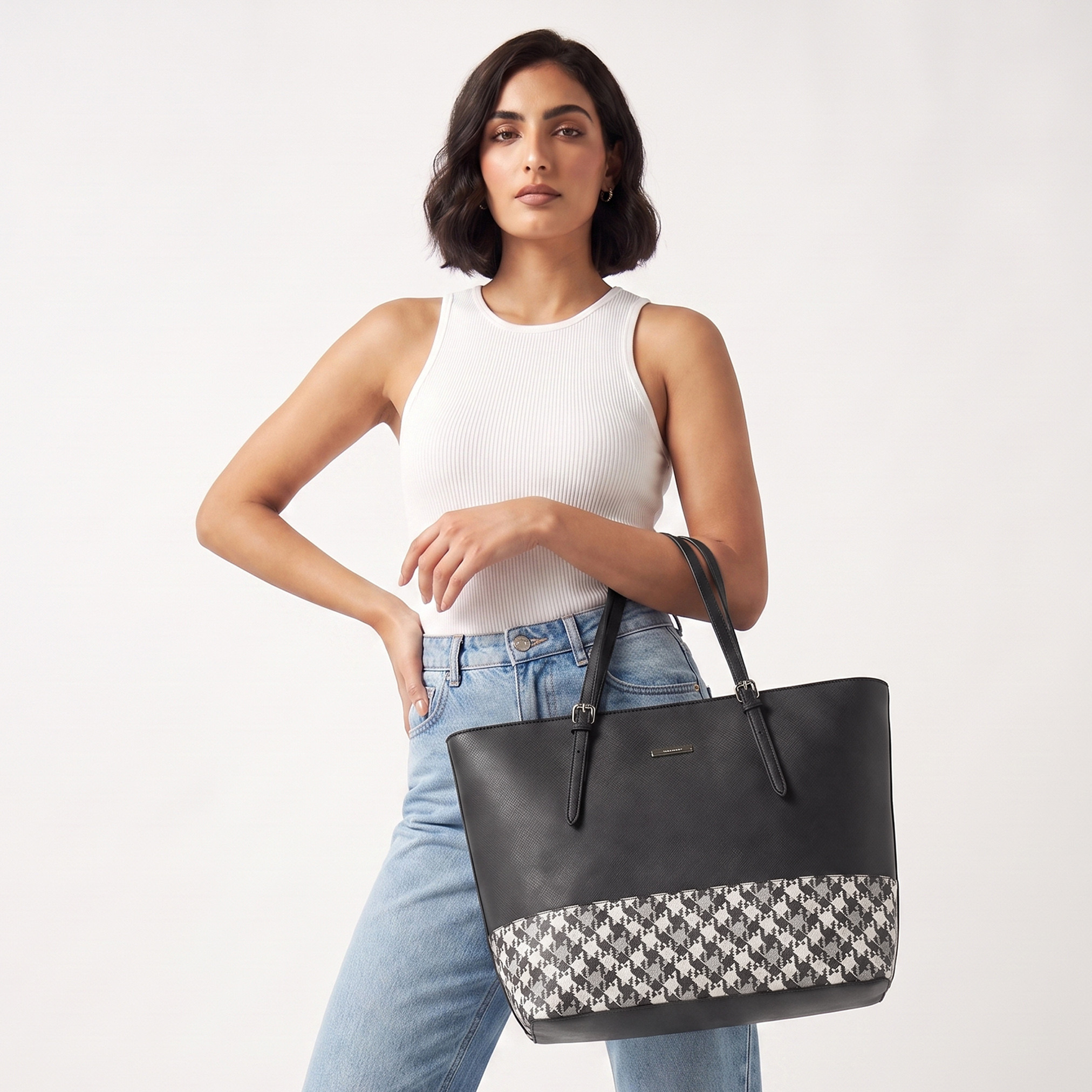 شنطة توت بألواح ومقبض مزدوج من ساشا-women-bagsandwallets-handbags-image-2