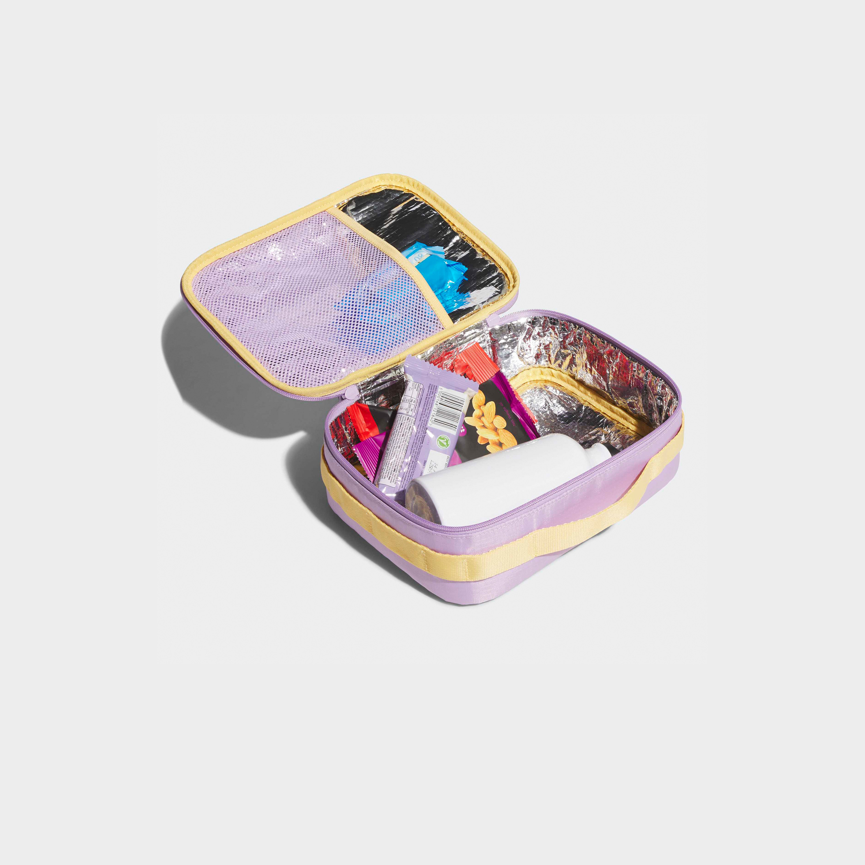 شنطة غداء مبردة بسحاب إغلاق وطبعات شعار من أديداس - 6 لتر-school-lunchessentials-lunchbags-image-4