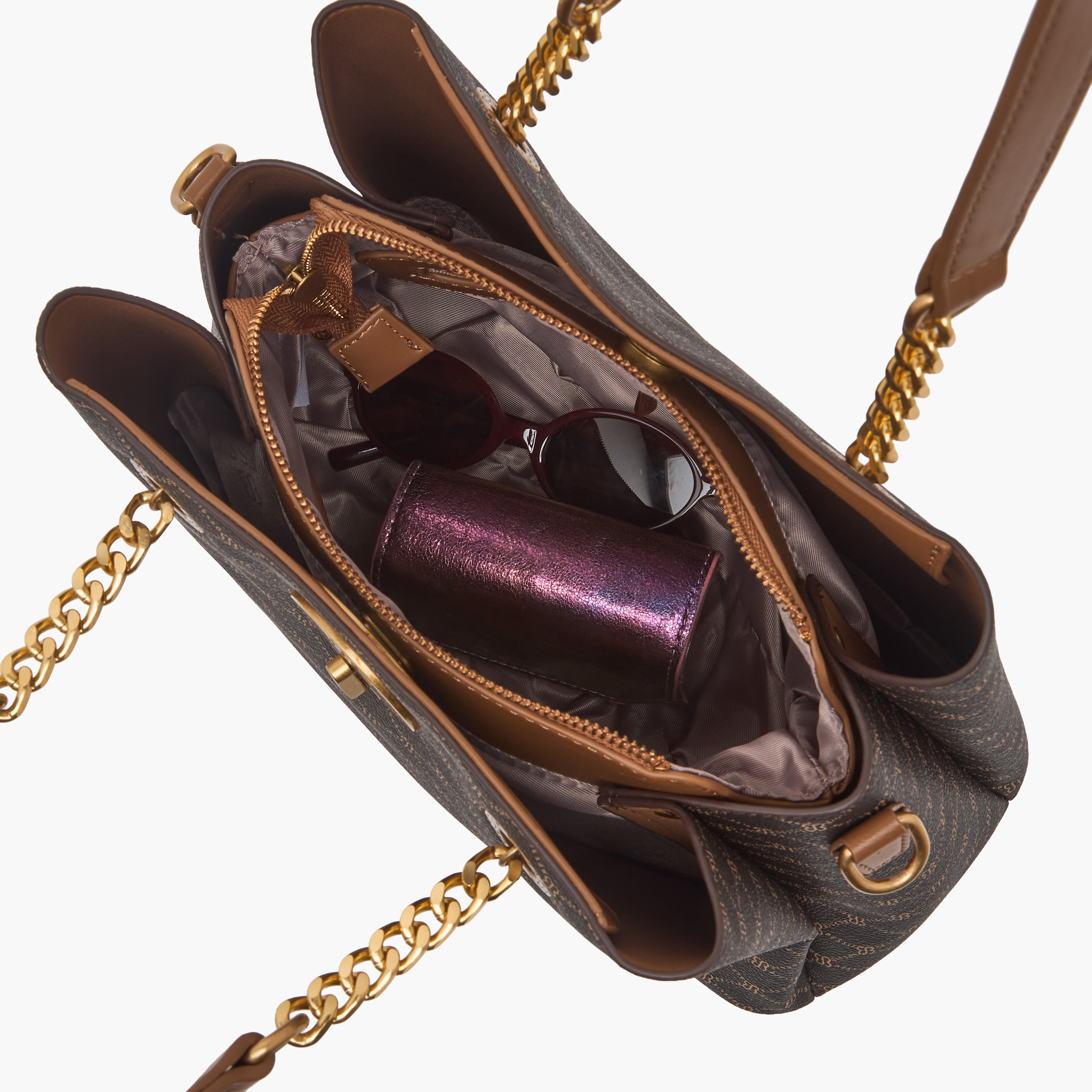 شنطة توتي بطبعات مونوجرام وتفاصيل سلسلة من بيسي لندن-women-bagsandwallets-handbags-image-9