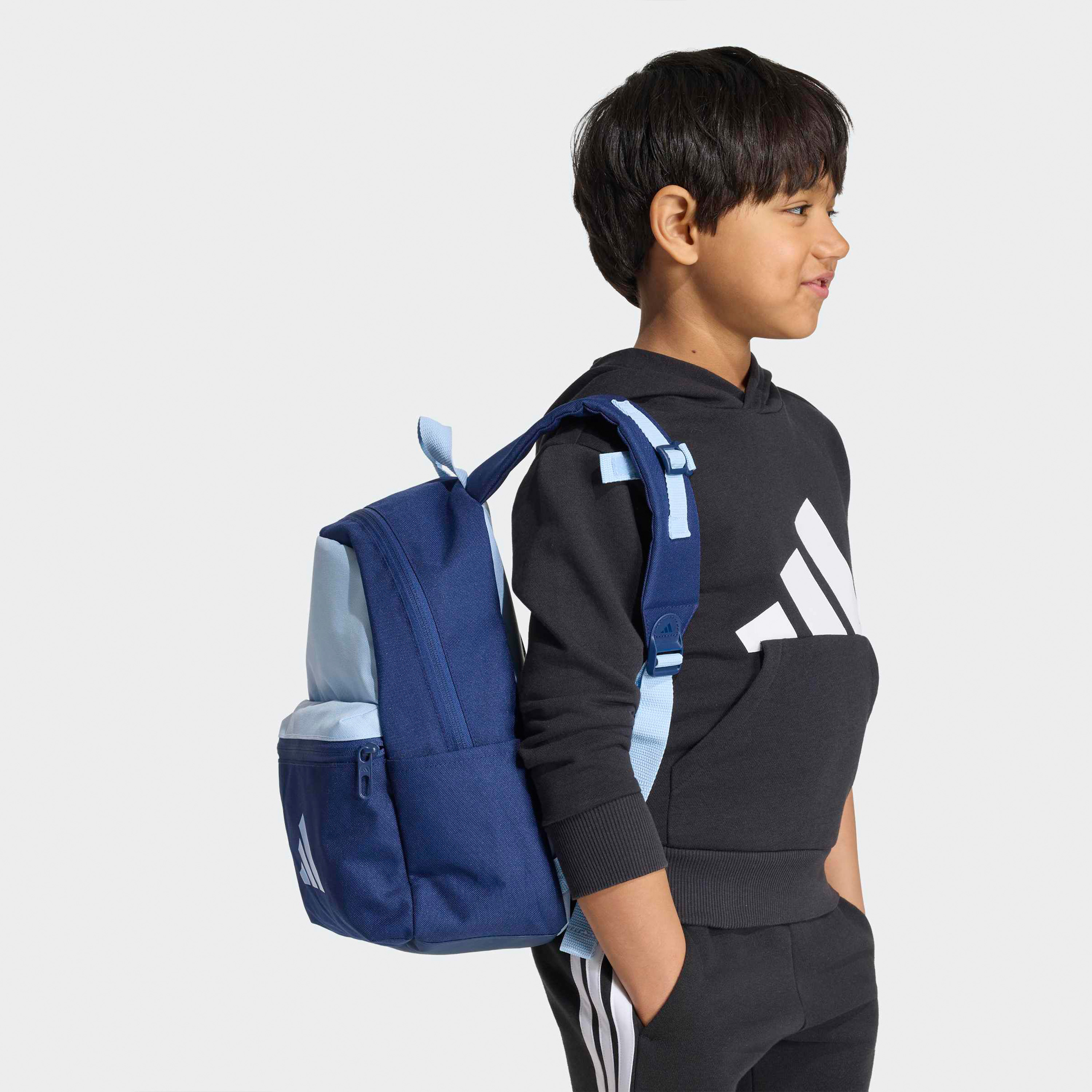 شنطة ظهر بطبعات شعار للأولاد 8-13 سنة بجيب أمامي من أديداس - 12 لتر-school-bagsandbackpacks-backpacks-image-8