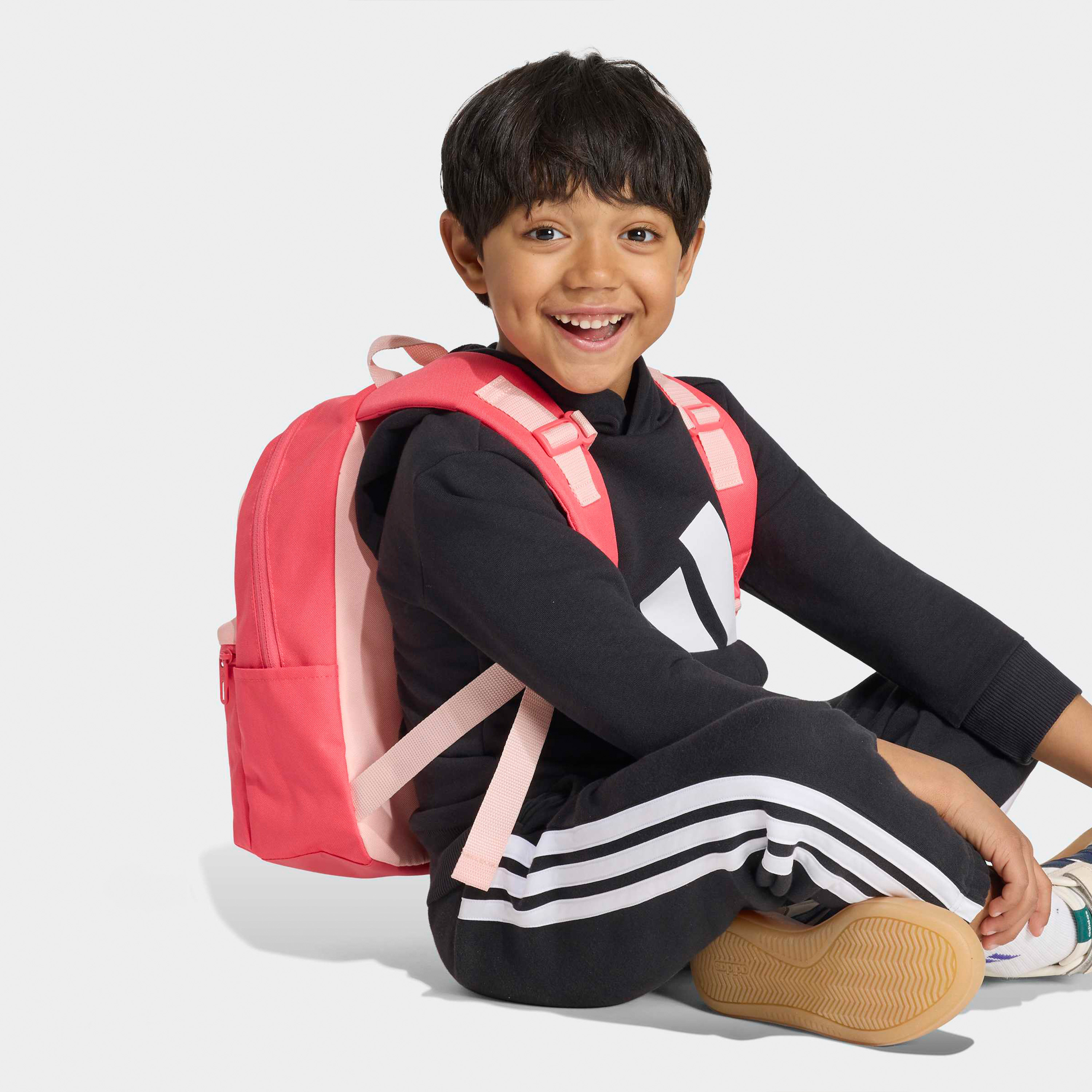 شنطة ظهر بجيب أمامي وطبعات الشعار للصغار بعمر 8-13 سنة من أديداس - 12 لتر-school-bagsandbackpacks-backpacks-image-8