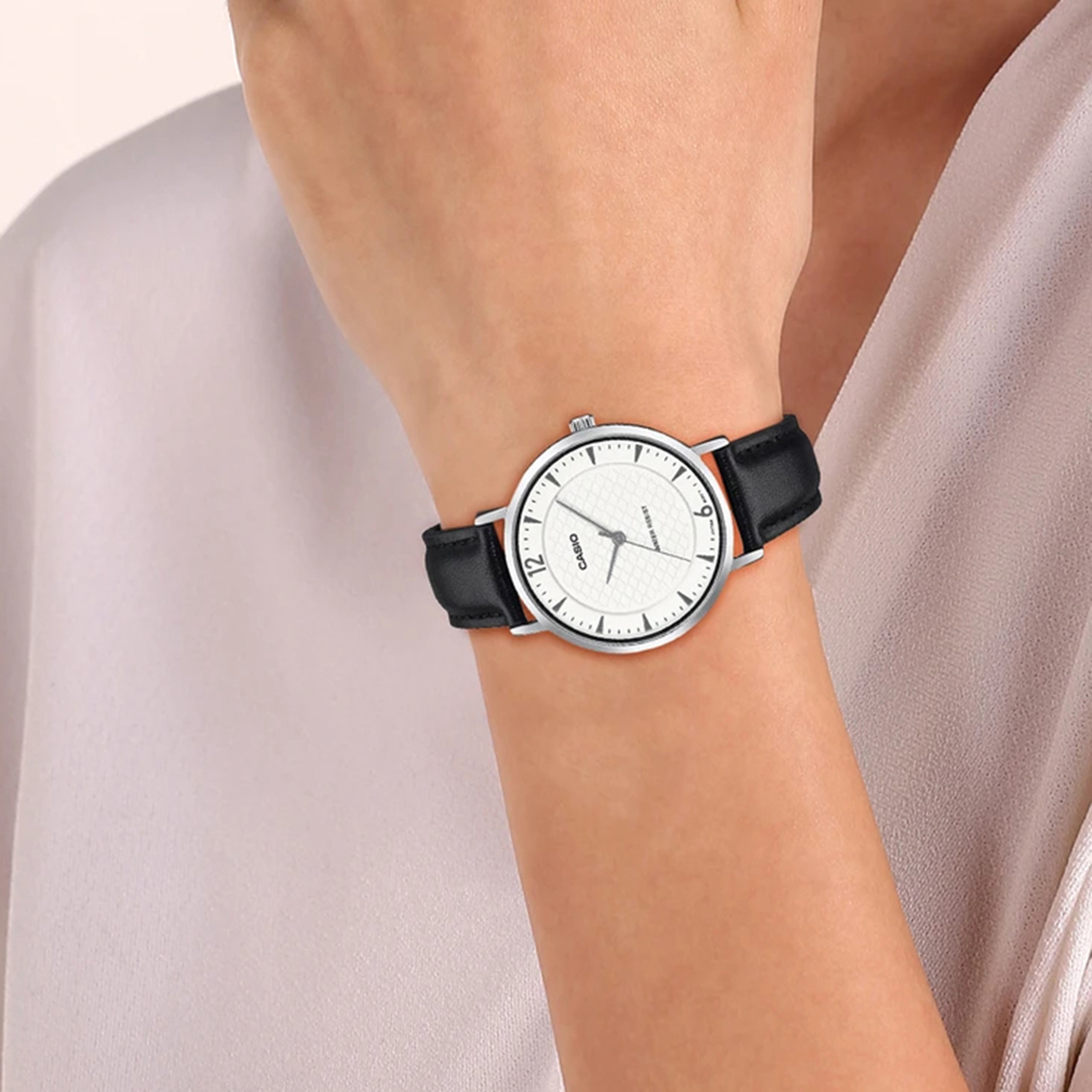 ساعة حريمي أنالوج جلد 34 مم باللون الأسود LTP-VT04L-7A2DF من كاسيو-women-watchesandjewellery-watches-image-3
